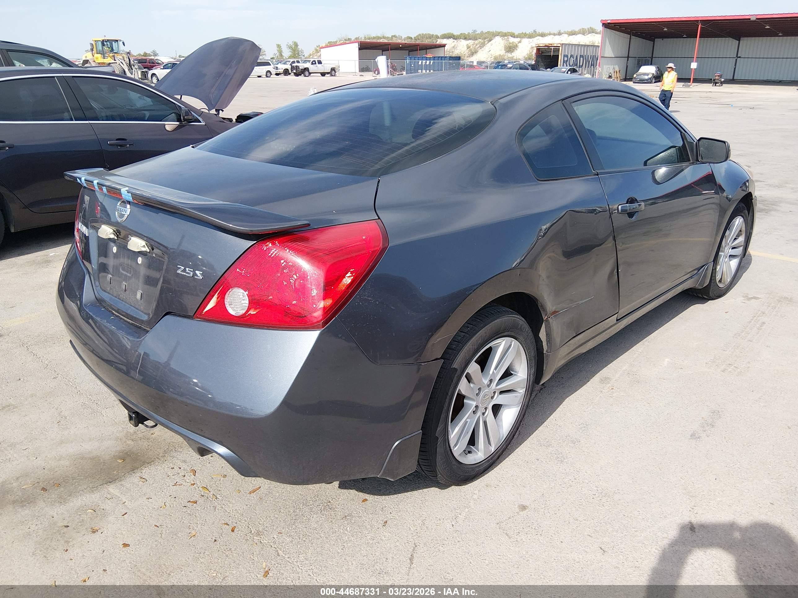 NISSAN ALTIMA image 4