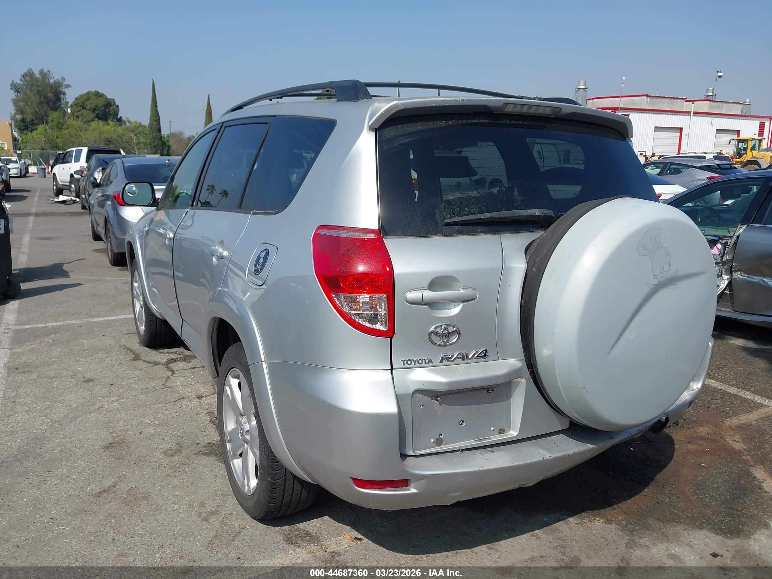 TOYOTA RAV4 image 3