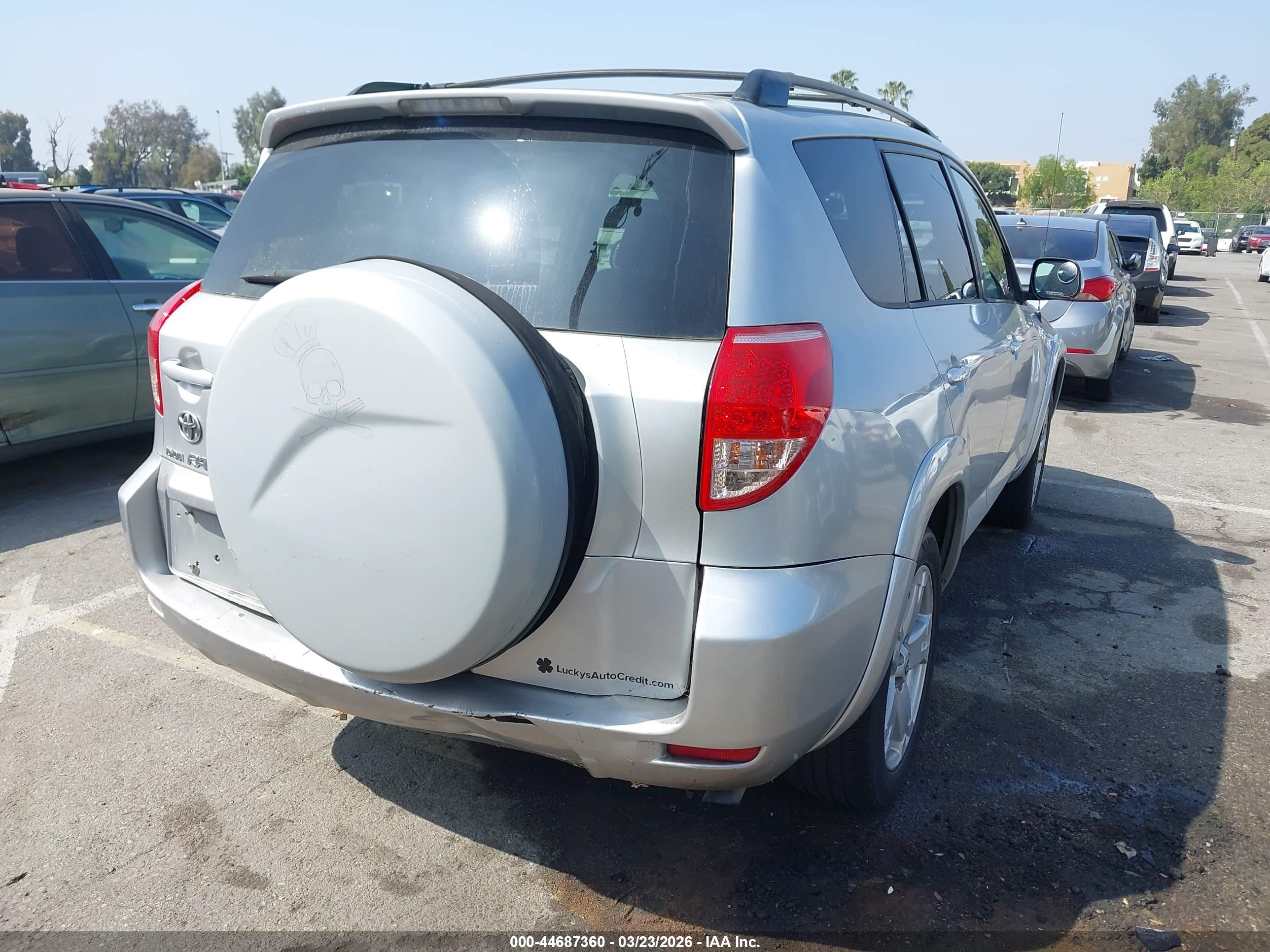 TOYOTA RAV4 image 4