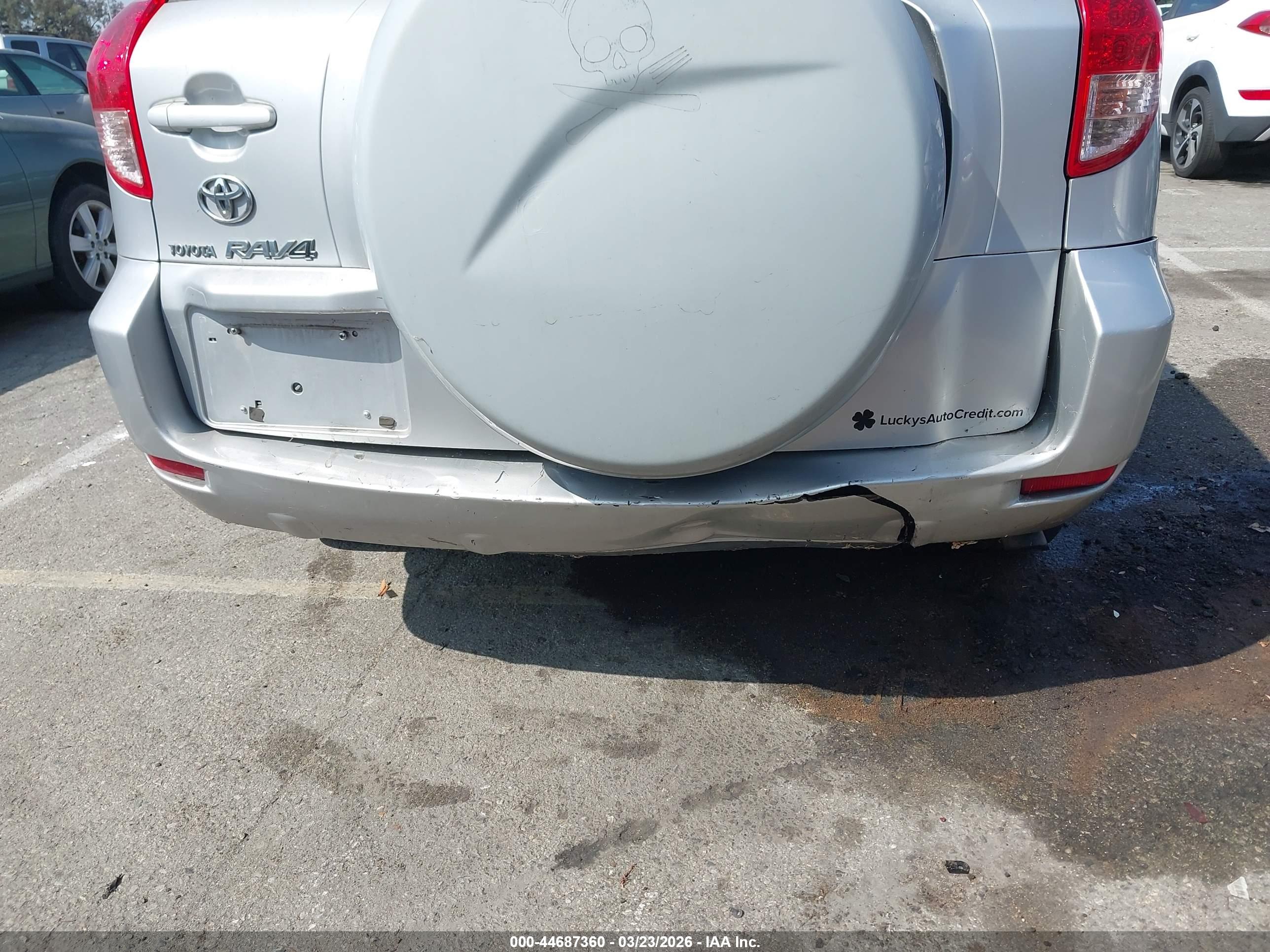 TOYOTA RAV4 image 6