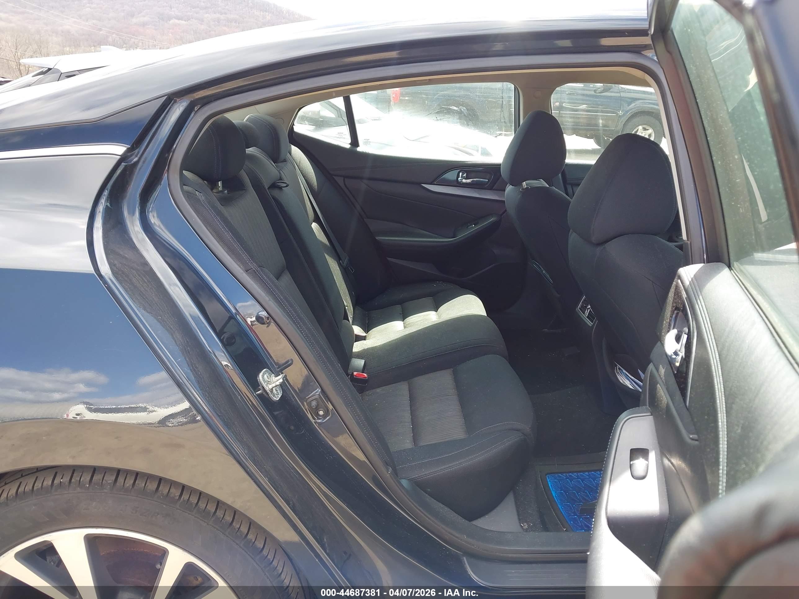 NISSAN MAXIMA image 8