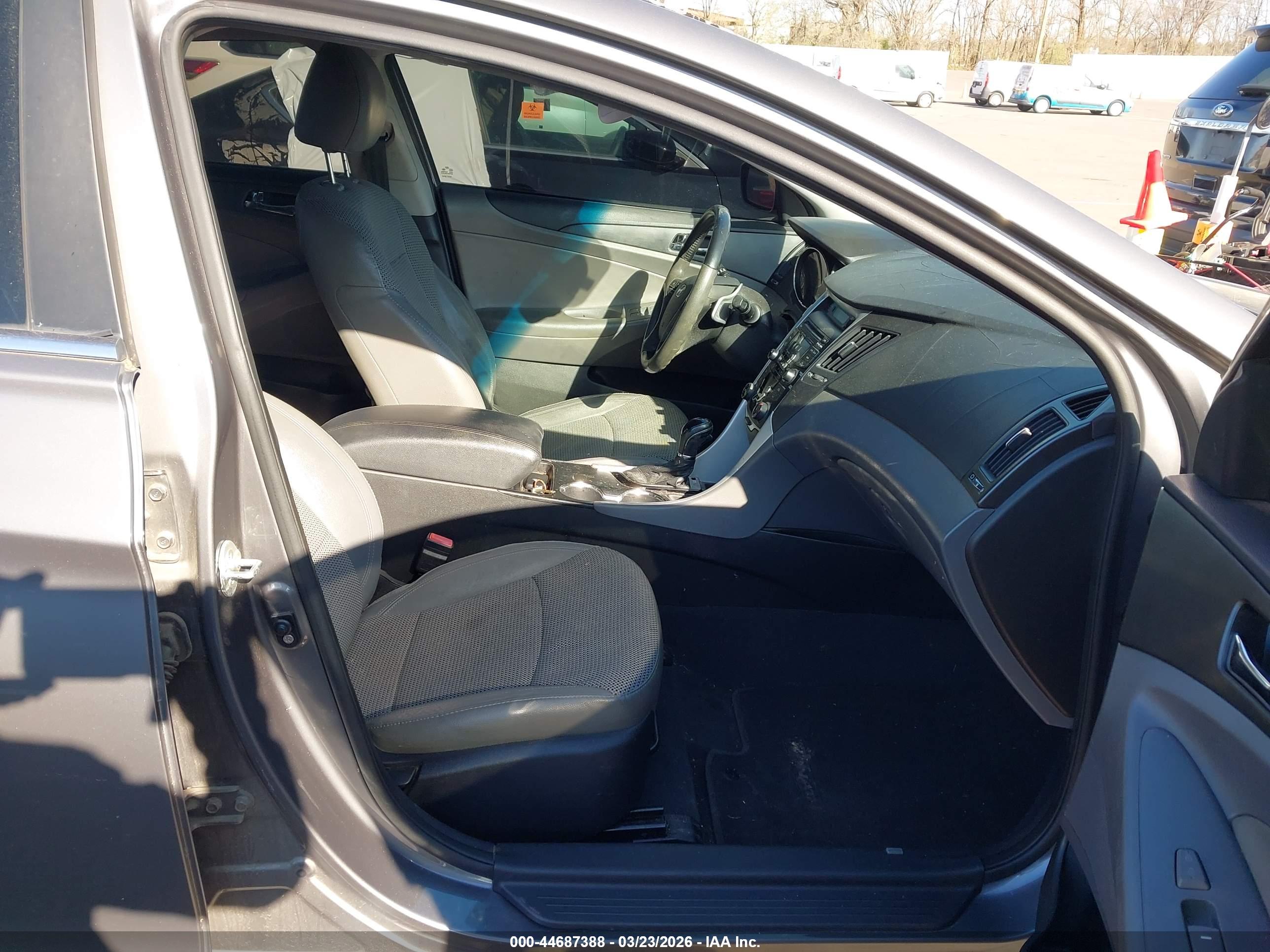 HYUNDAI SONATA image 5