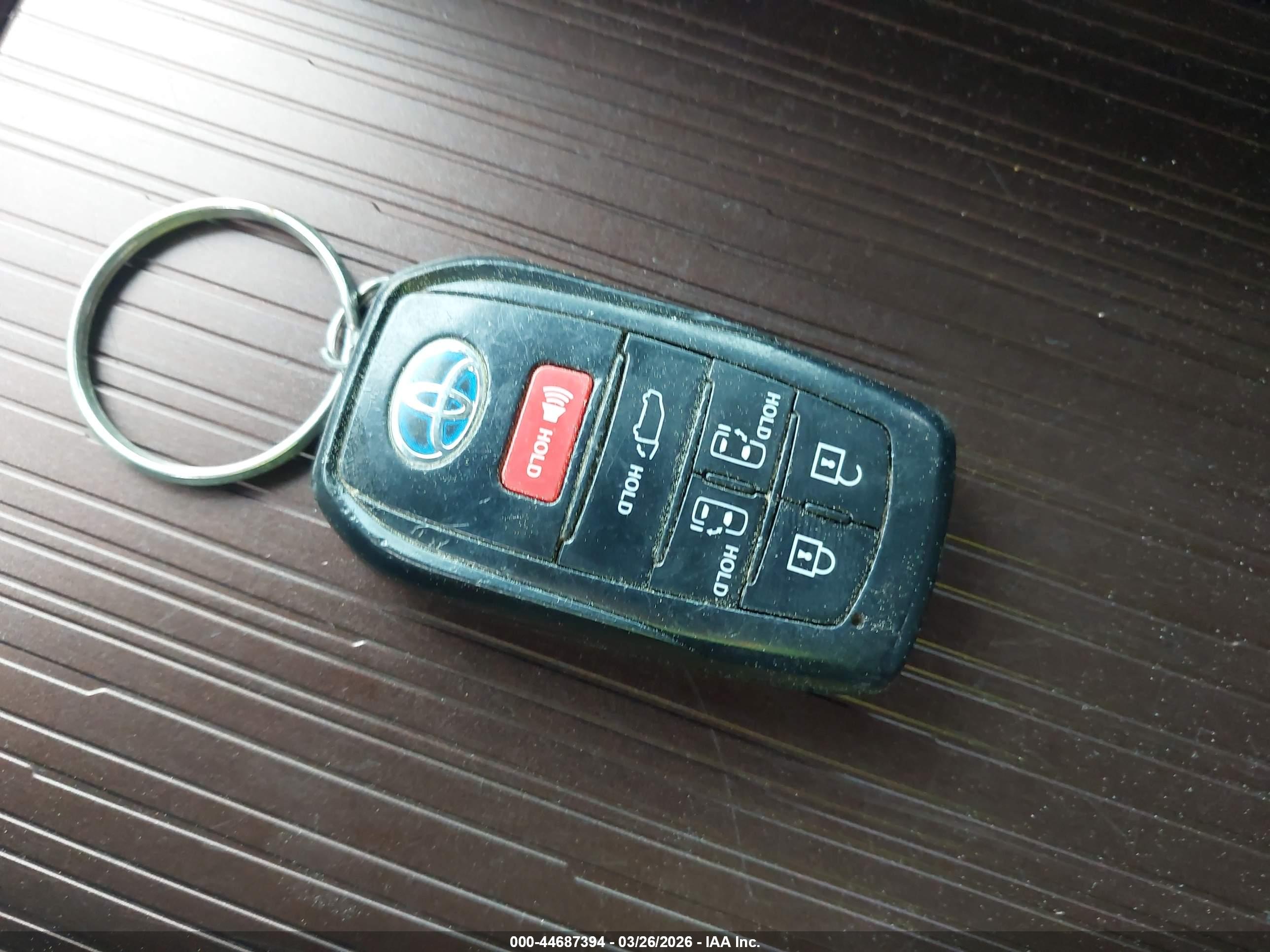 TOYOTA SIENNA image 11