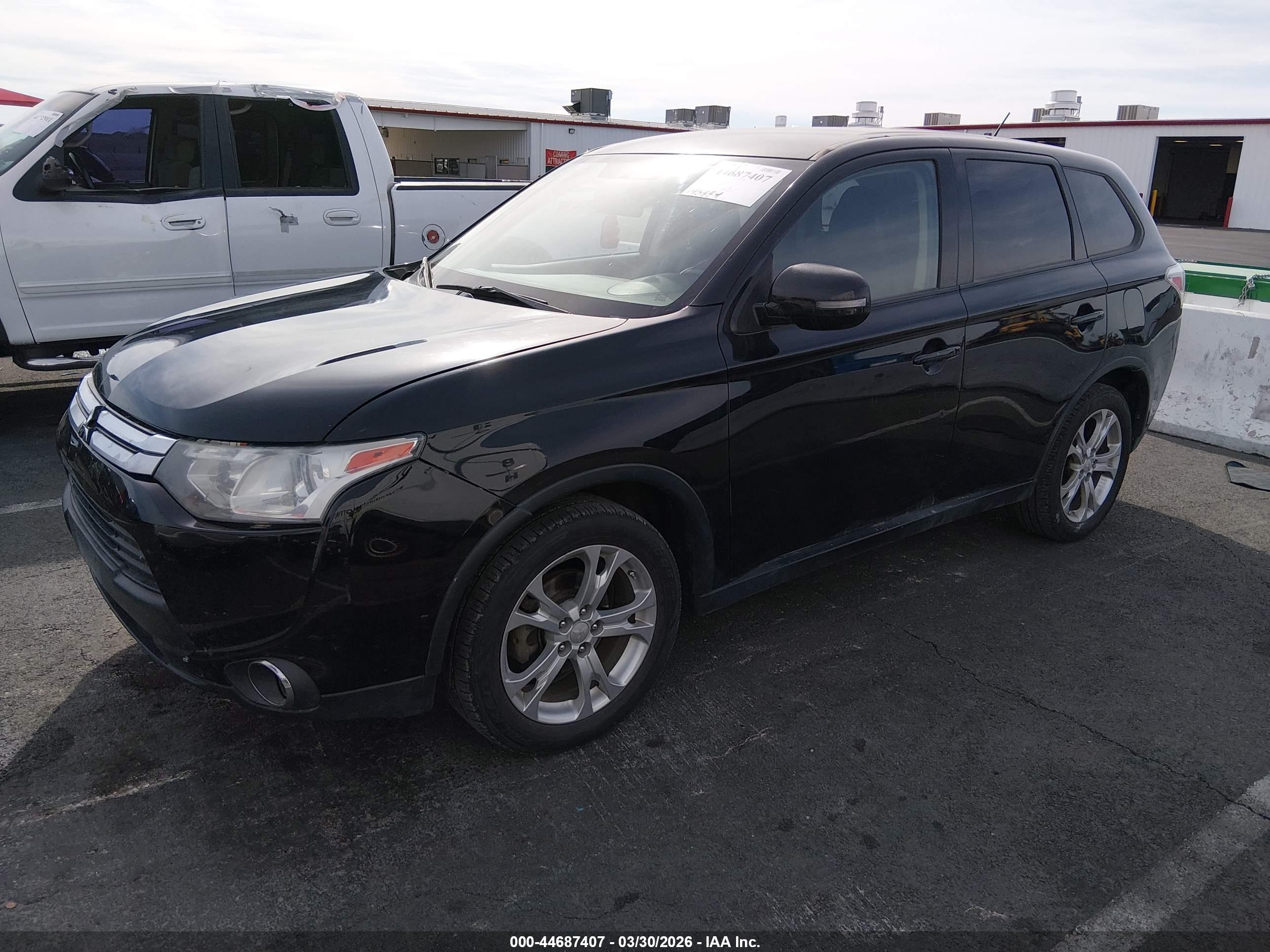 MITSUBISHI OUTLANDER image 2