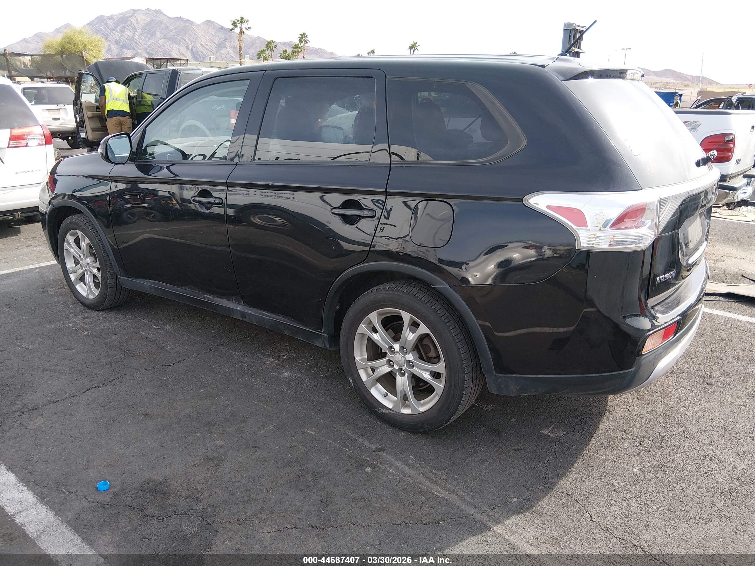 MITSUBISHI OUTLANDER image 3