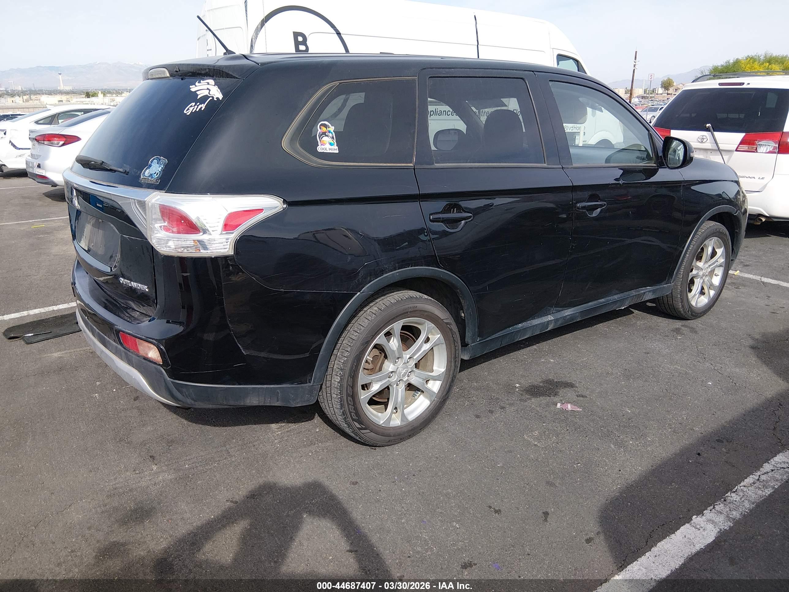 MITSUBISHI OUTLANDER image 4