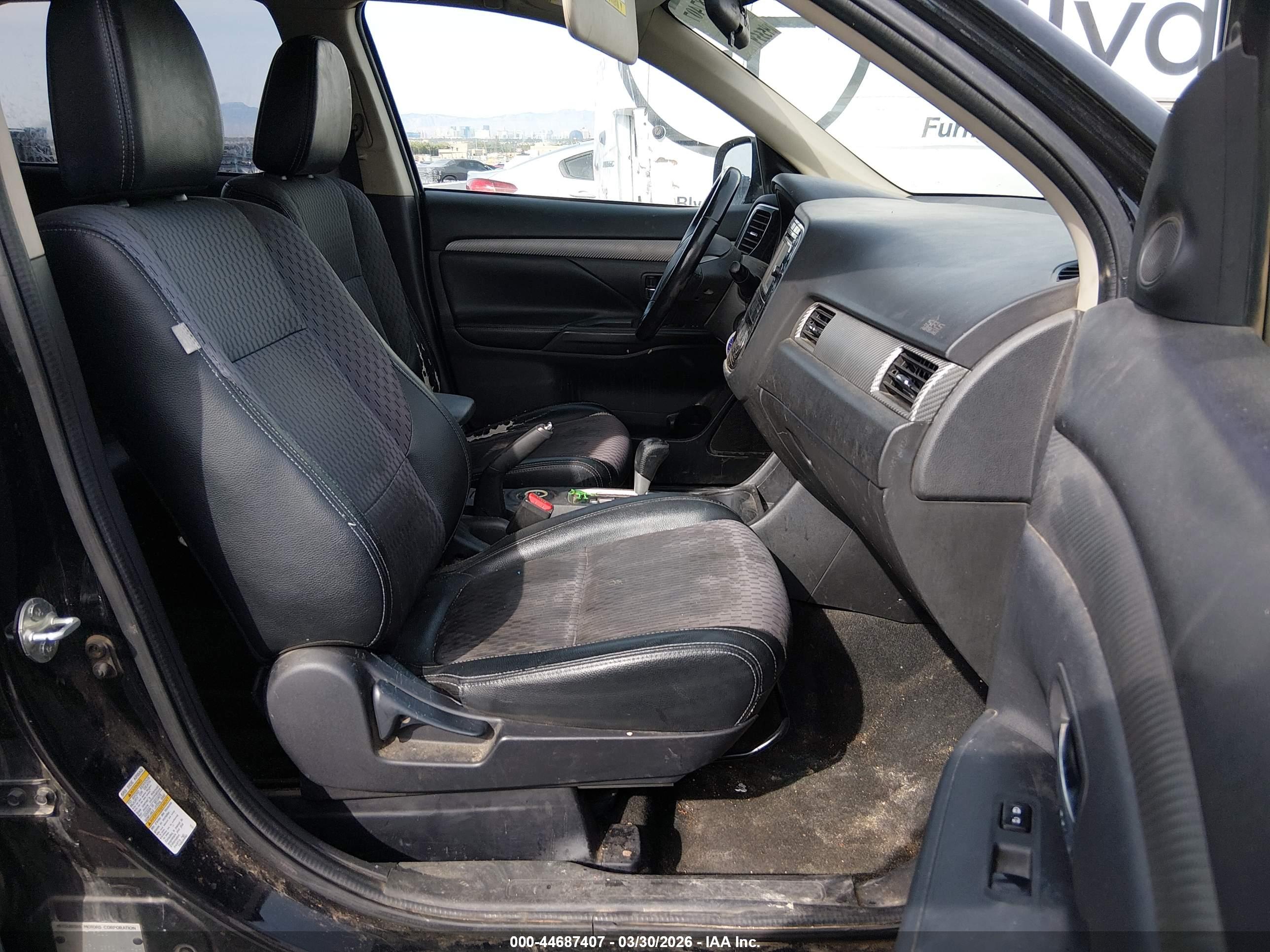 MITSUBISHI OUTLANDER image 5