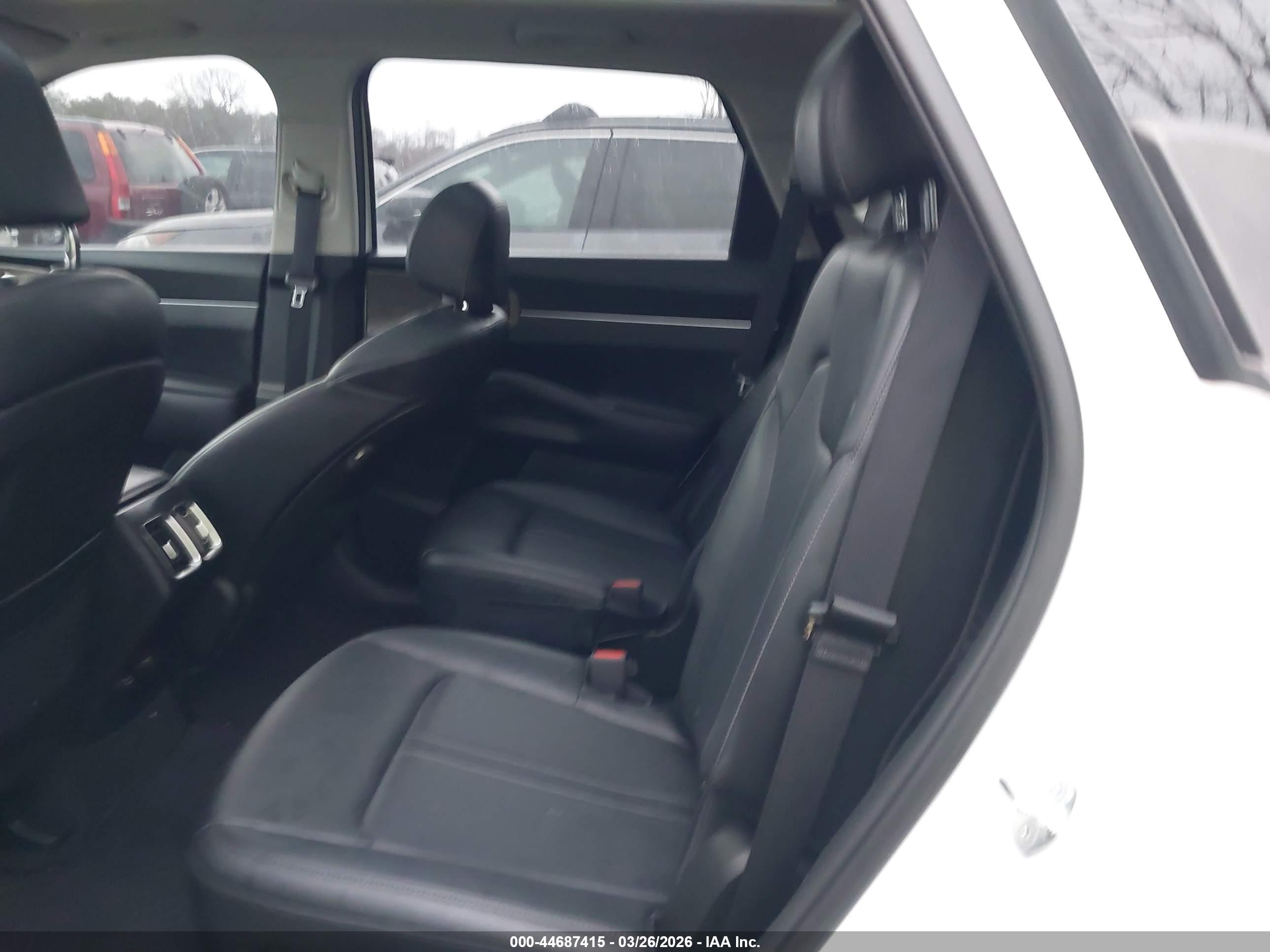 KIA SORENTO image 8