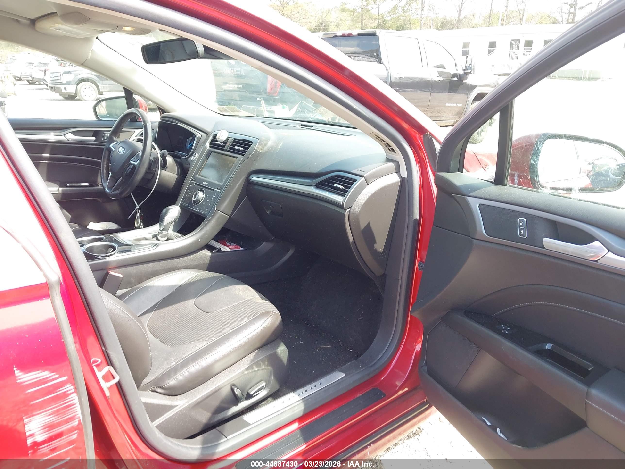 FORD FUSION image 5