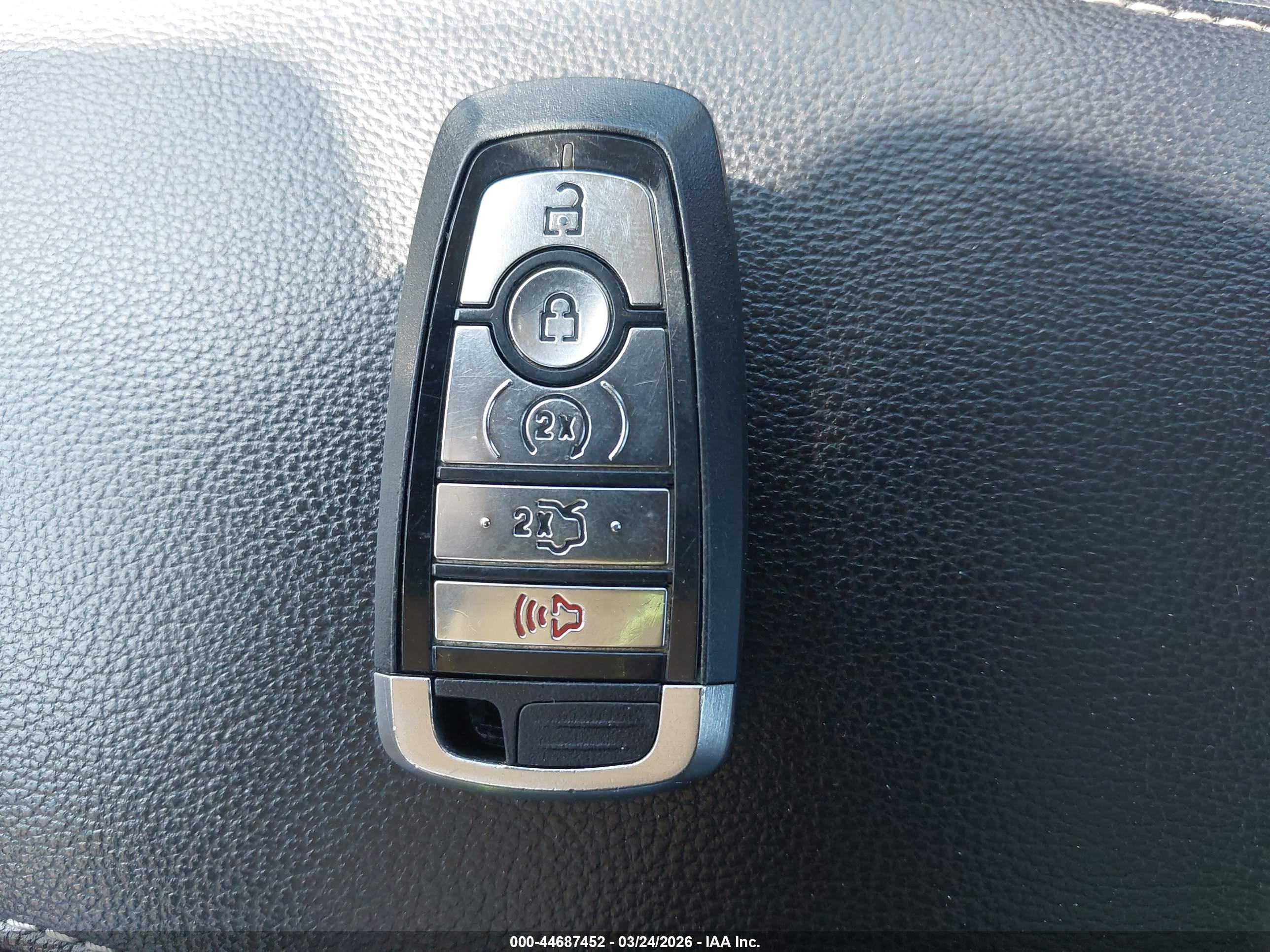 FORD FUSION image 11