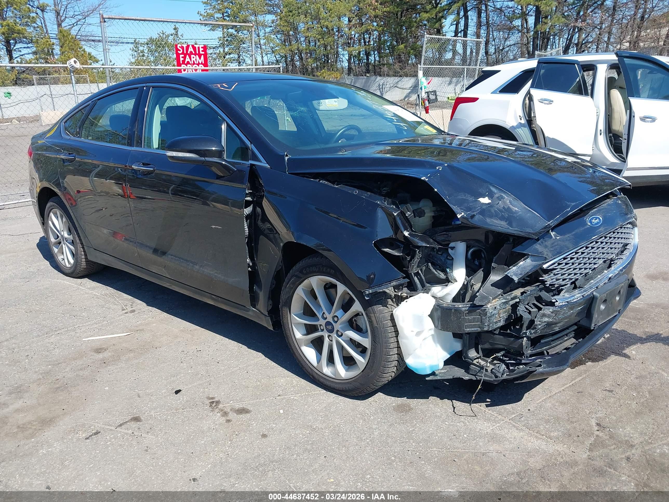 FORD FUSION image 6