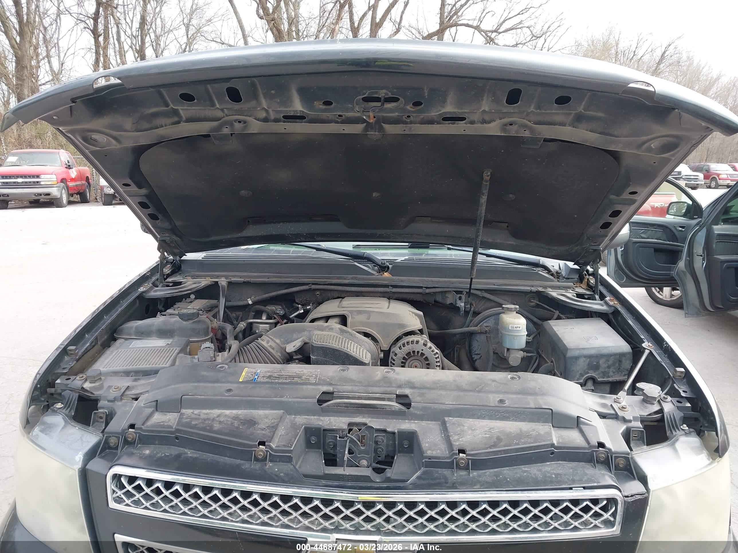 CHEVROLET TAHOE image 10