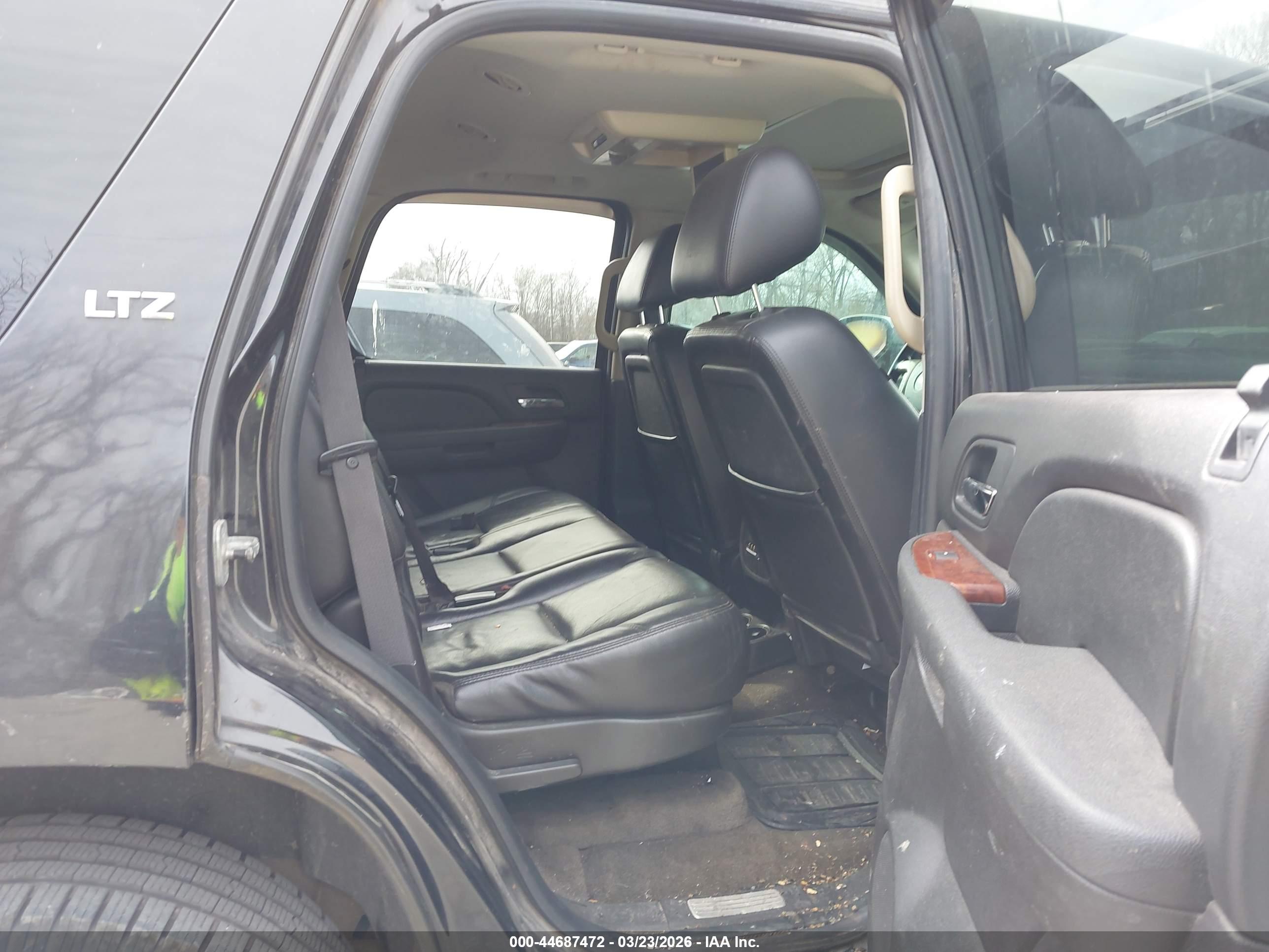CHEVROLET TAHOE image 8