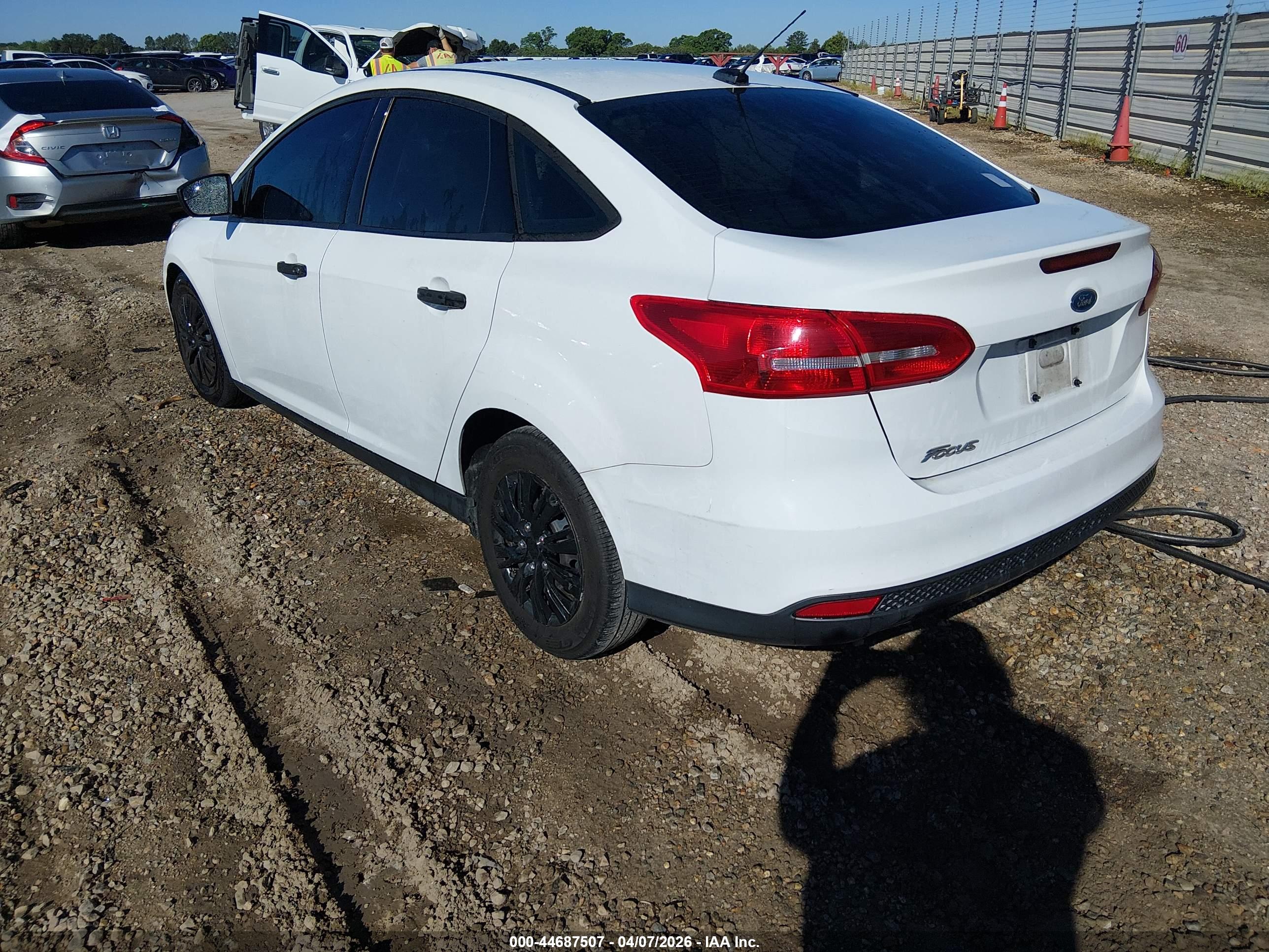 FORD FOCUS image 3
