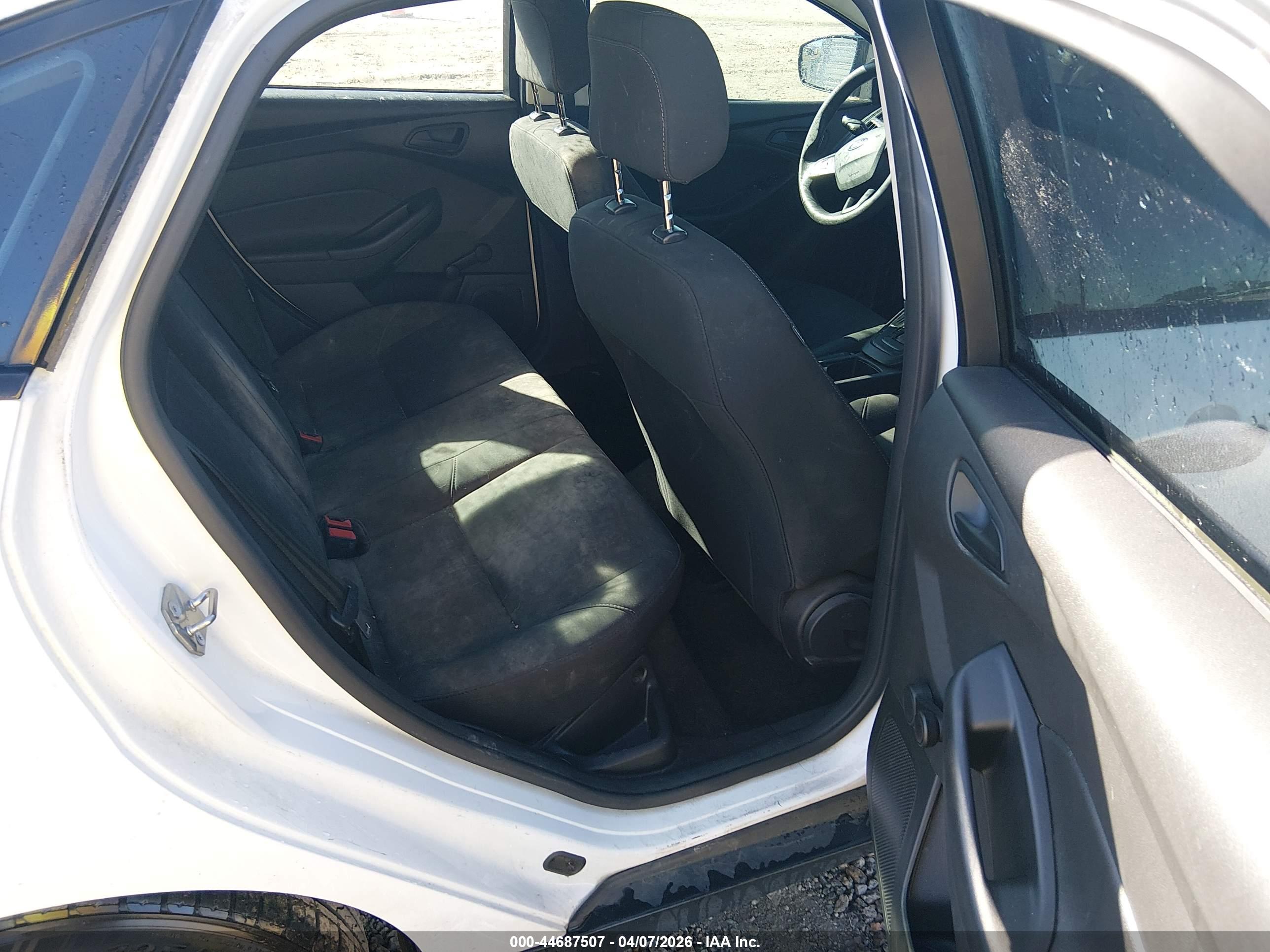 FORD FOCUS image 8