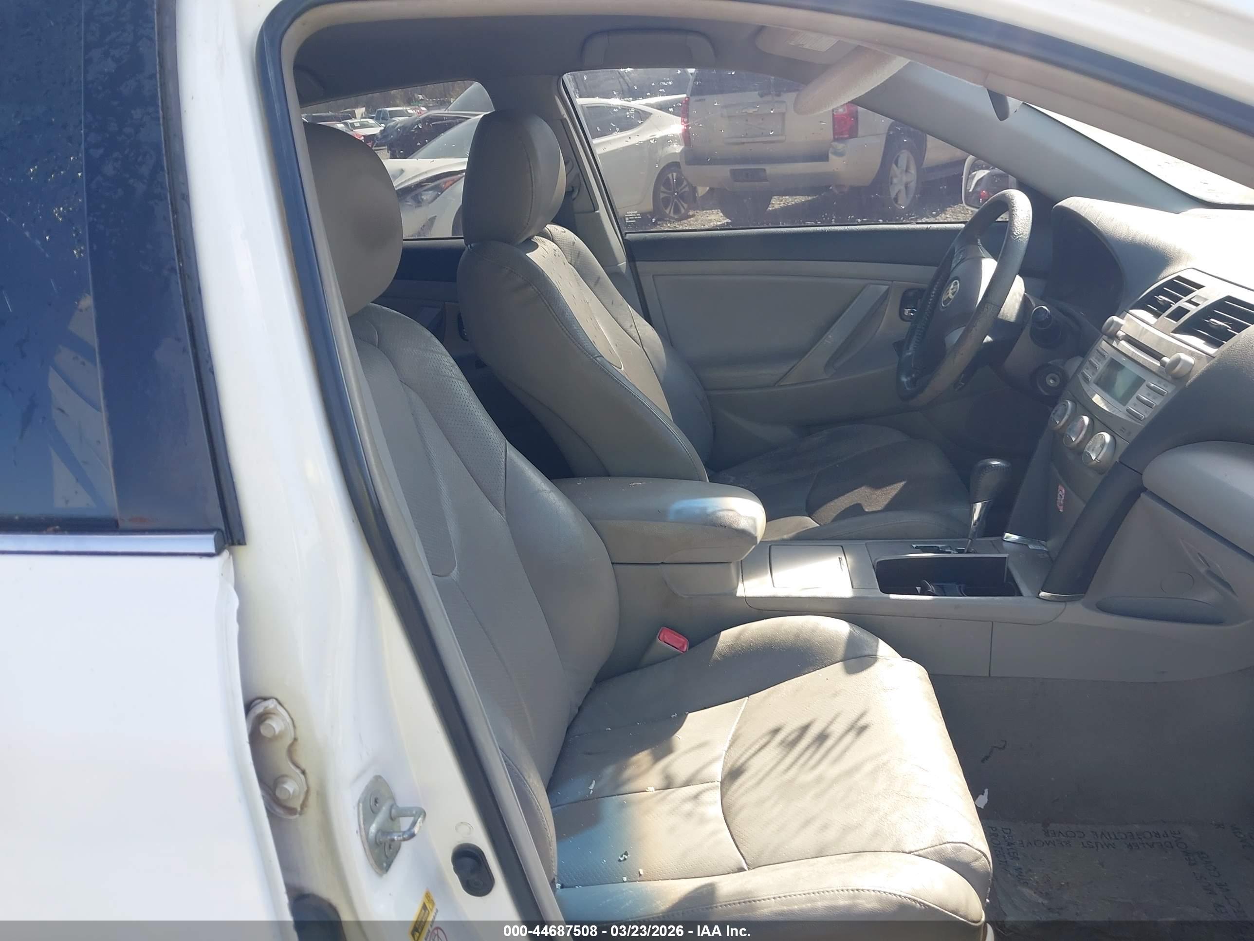 TOYOTA CAMRY image 5