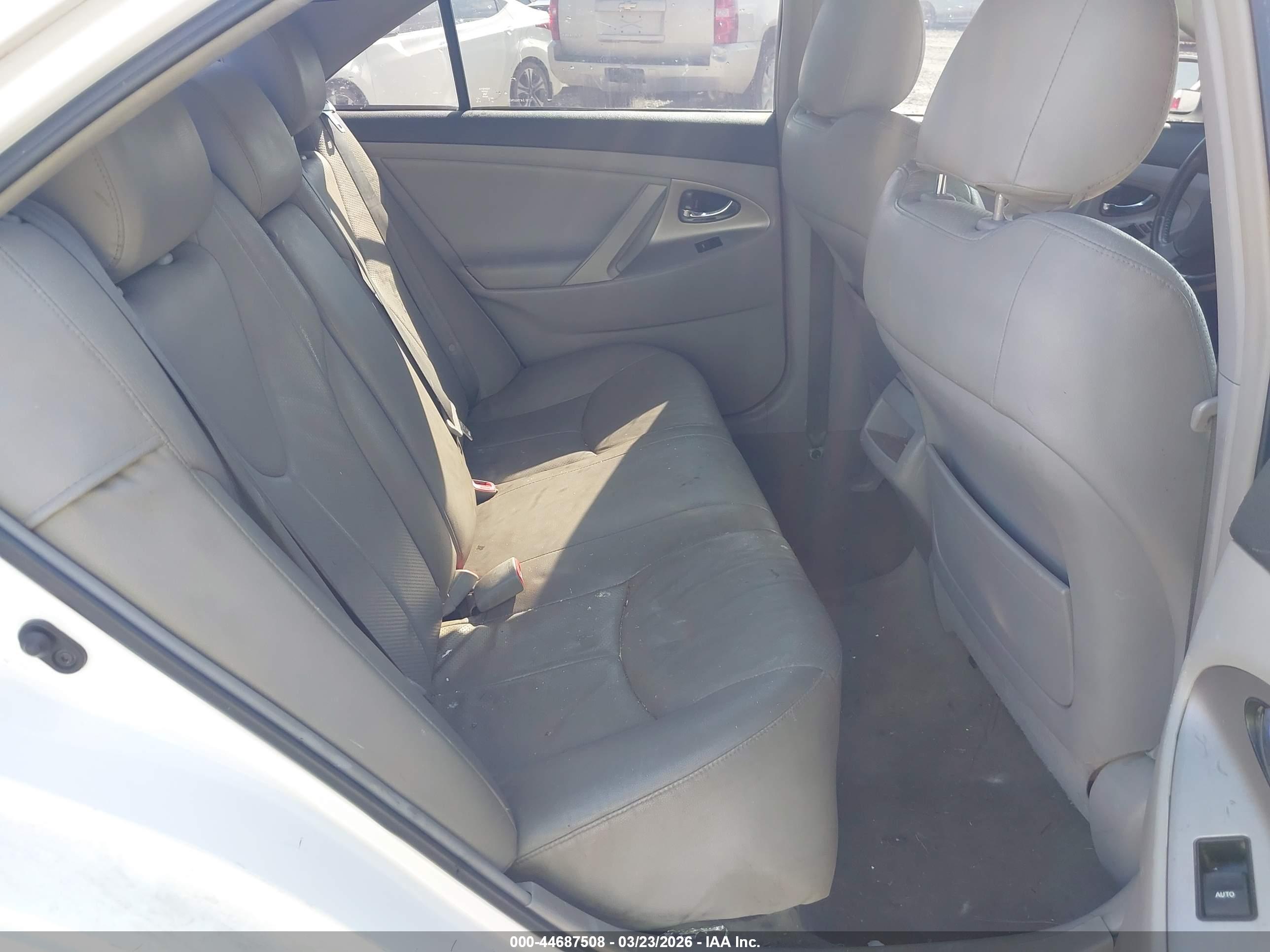 TOYOTA CAMRY image 8