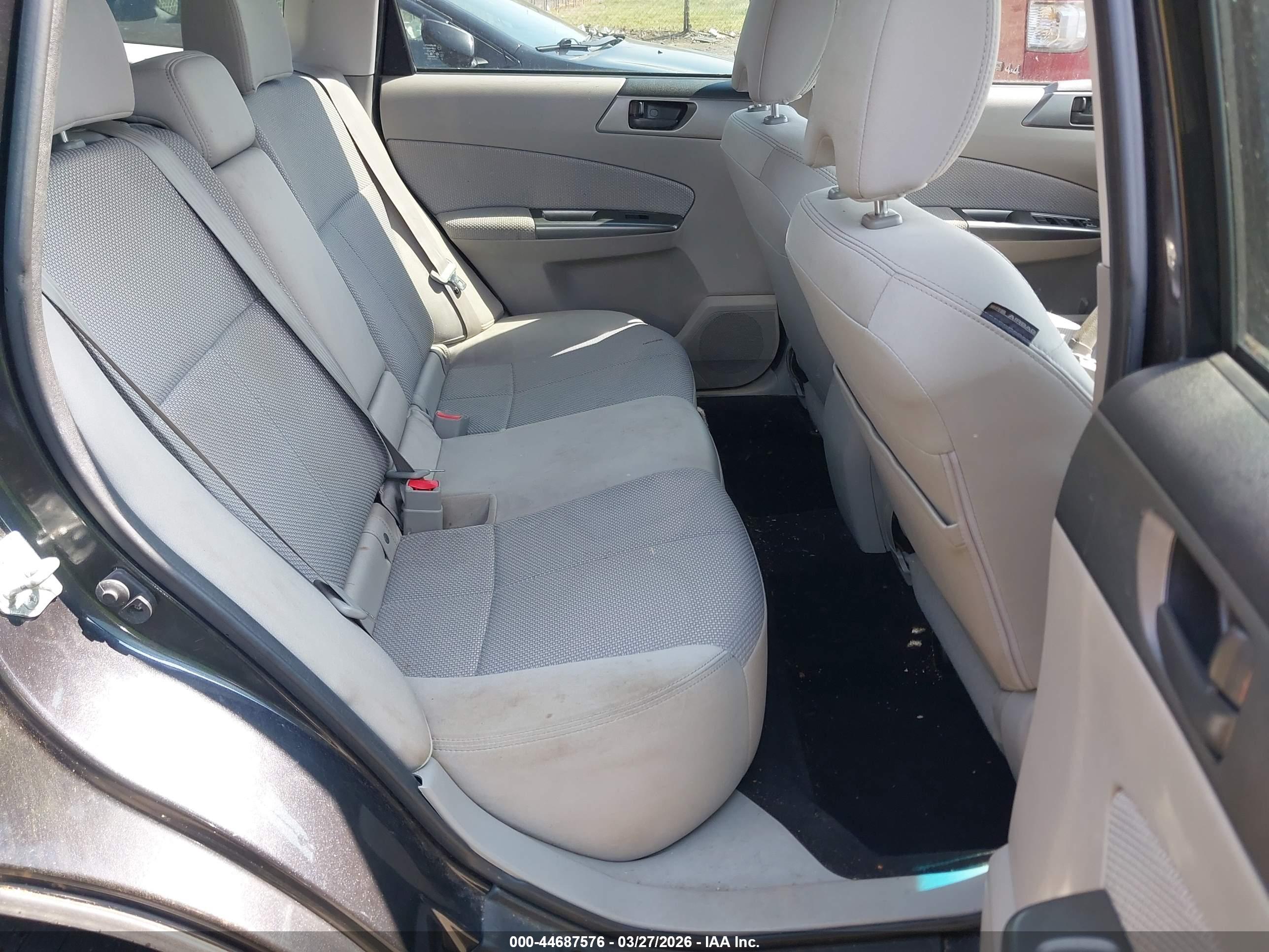 SUBARU FORESTER image 8