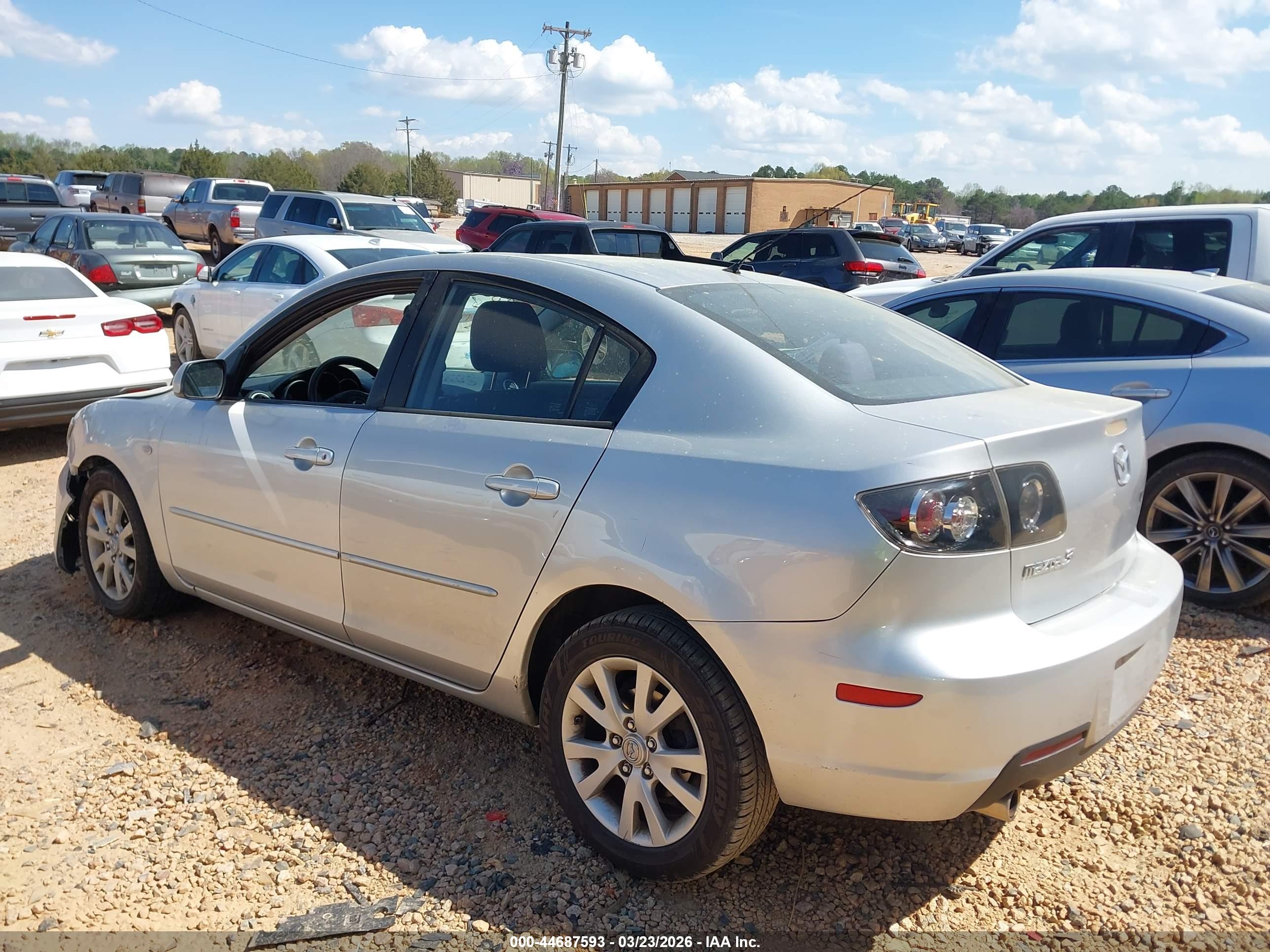 MAZDA MAZDA3 image 3