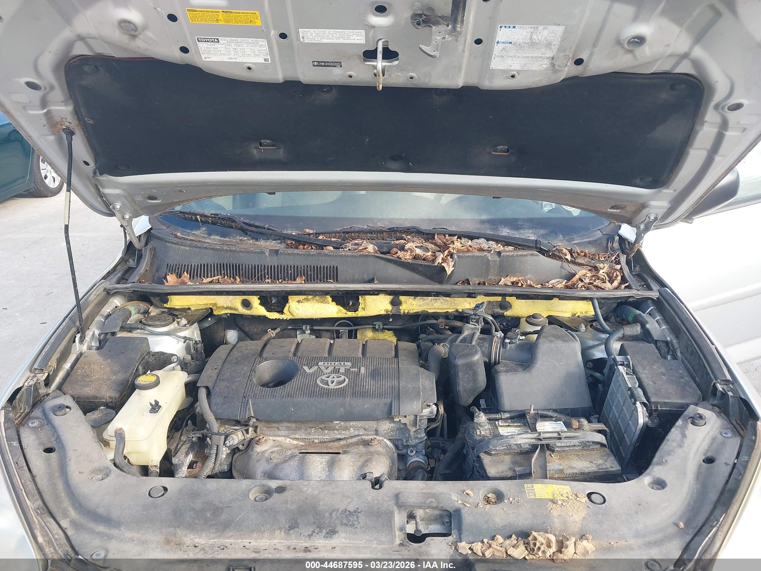 TOYOTA RAV4 image 10