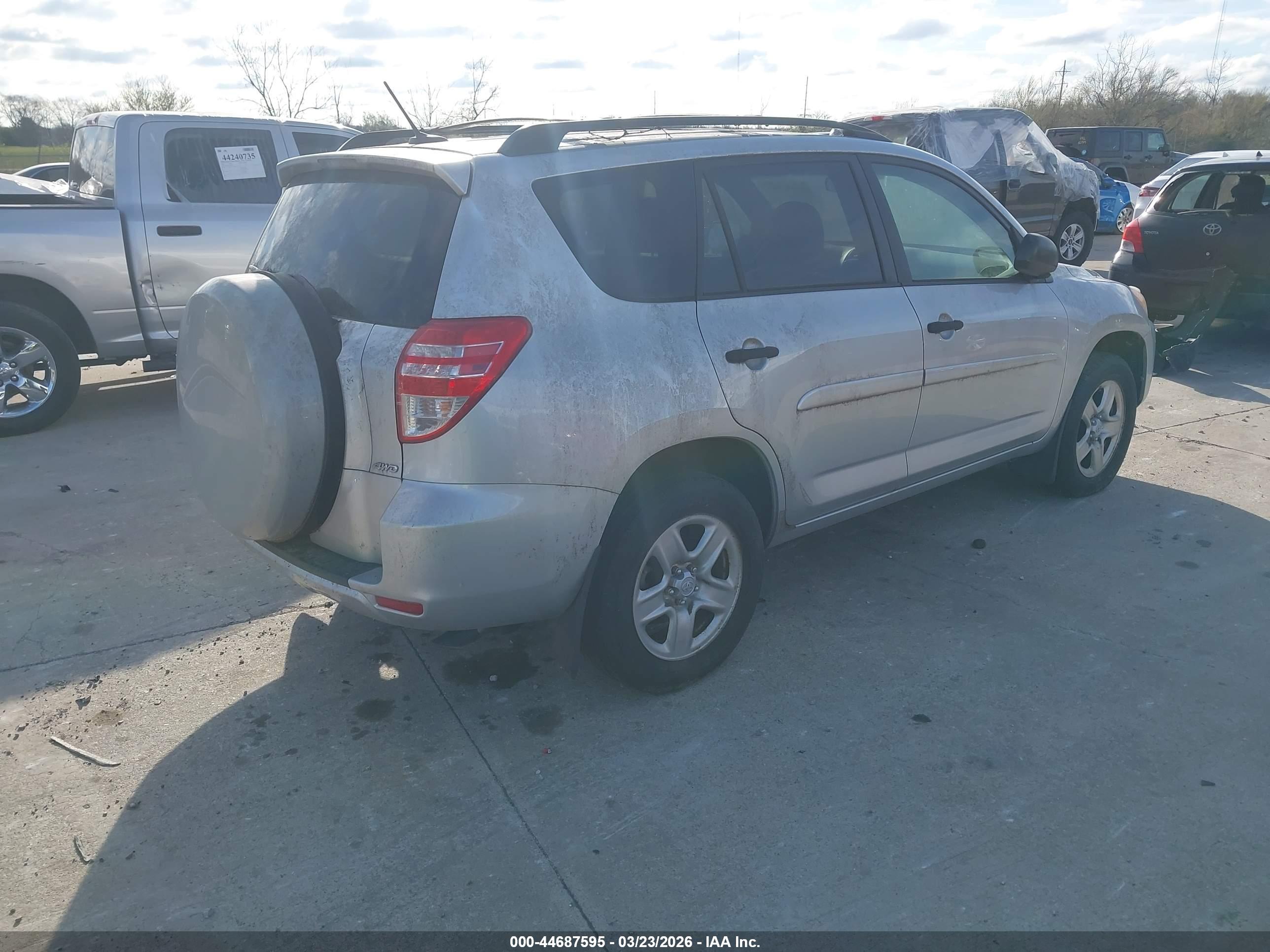 TOYOTA RAV4 image 4