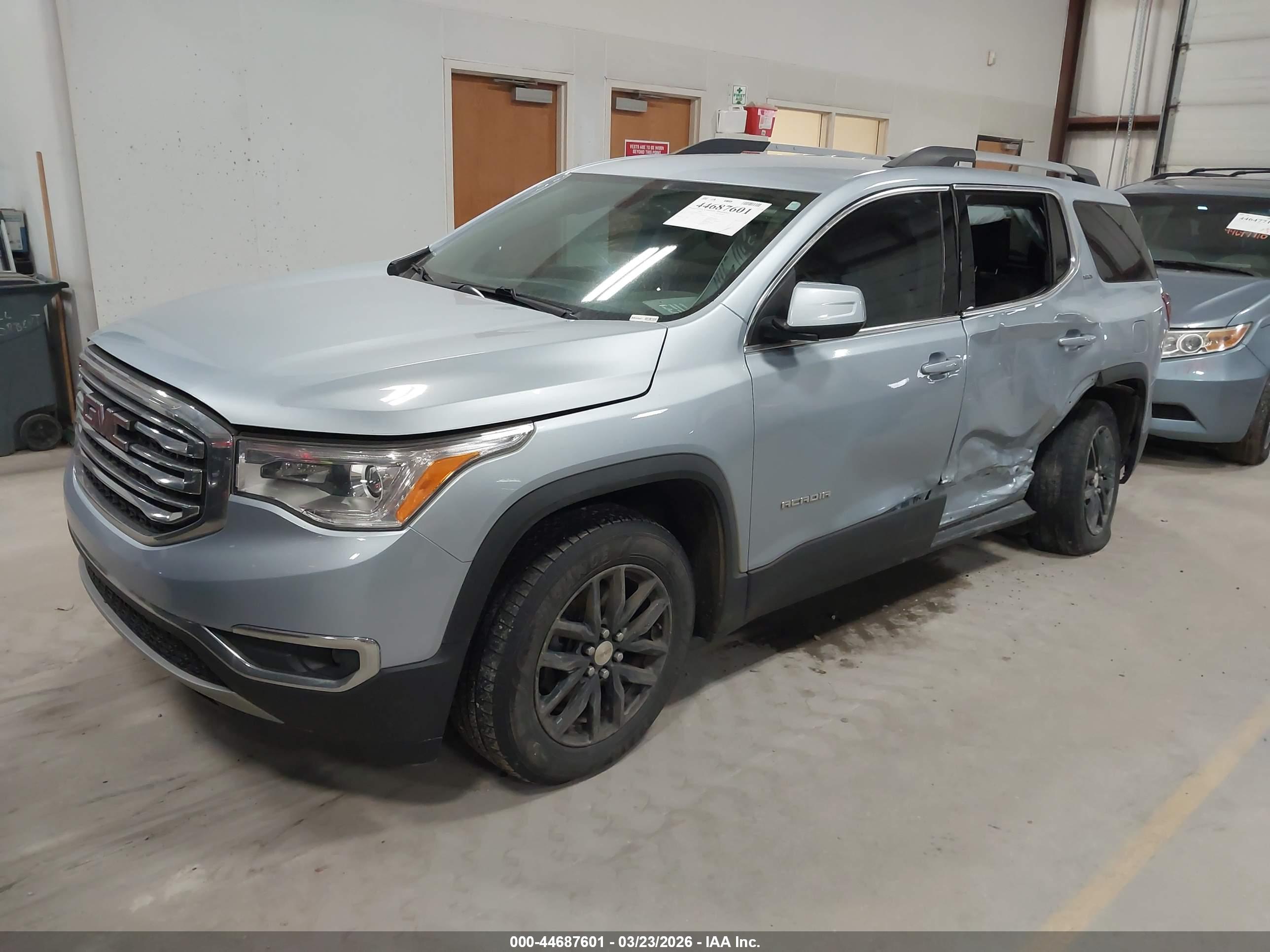 GMC ACADIA image 2