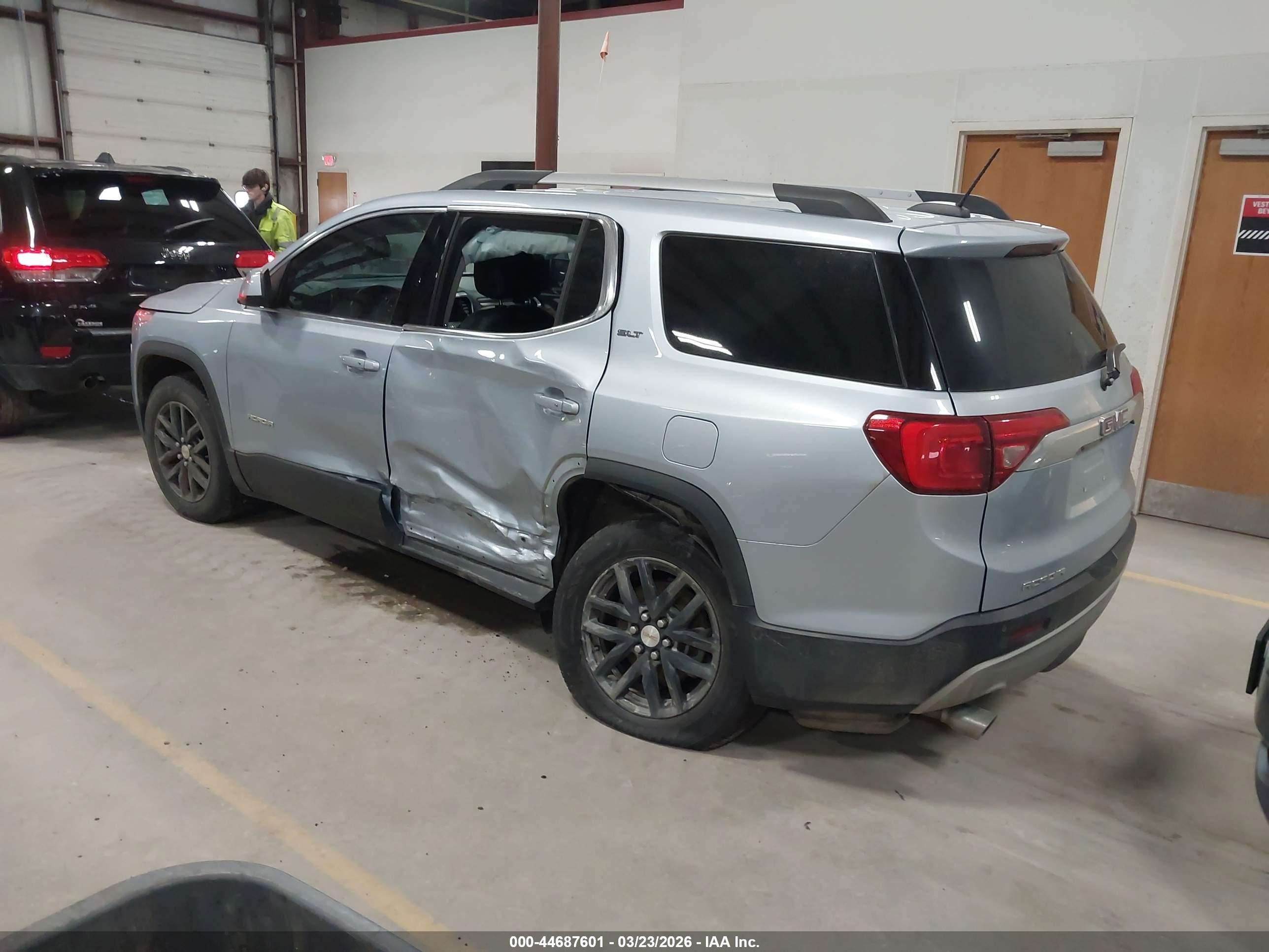 GMC ACADIA image 3