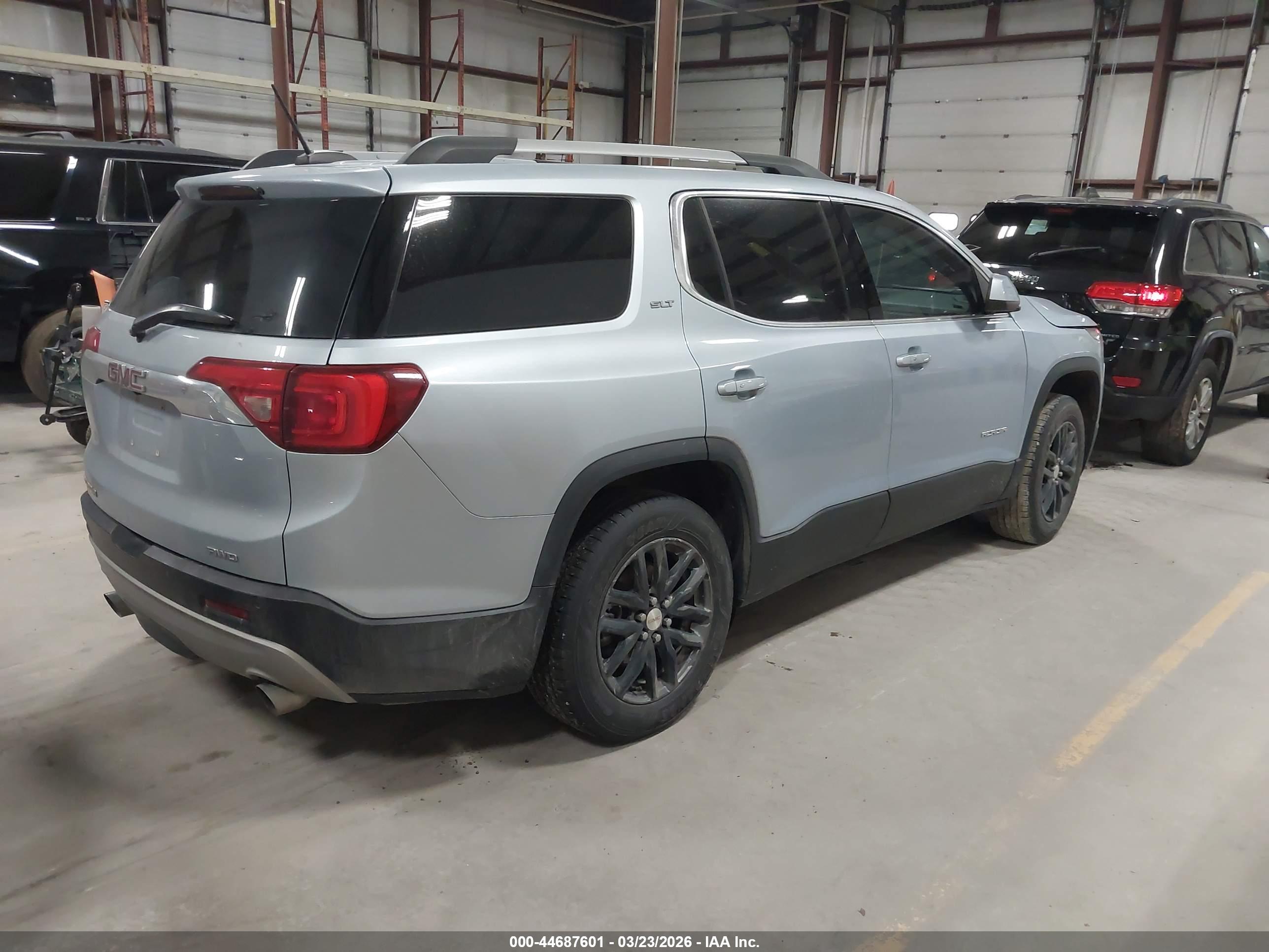 GMC ACADIA image 4