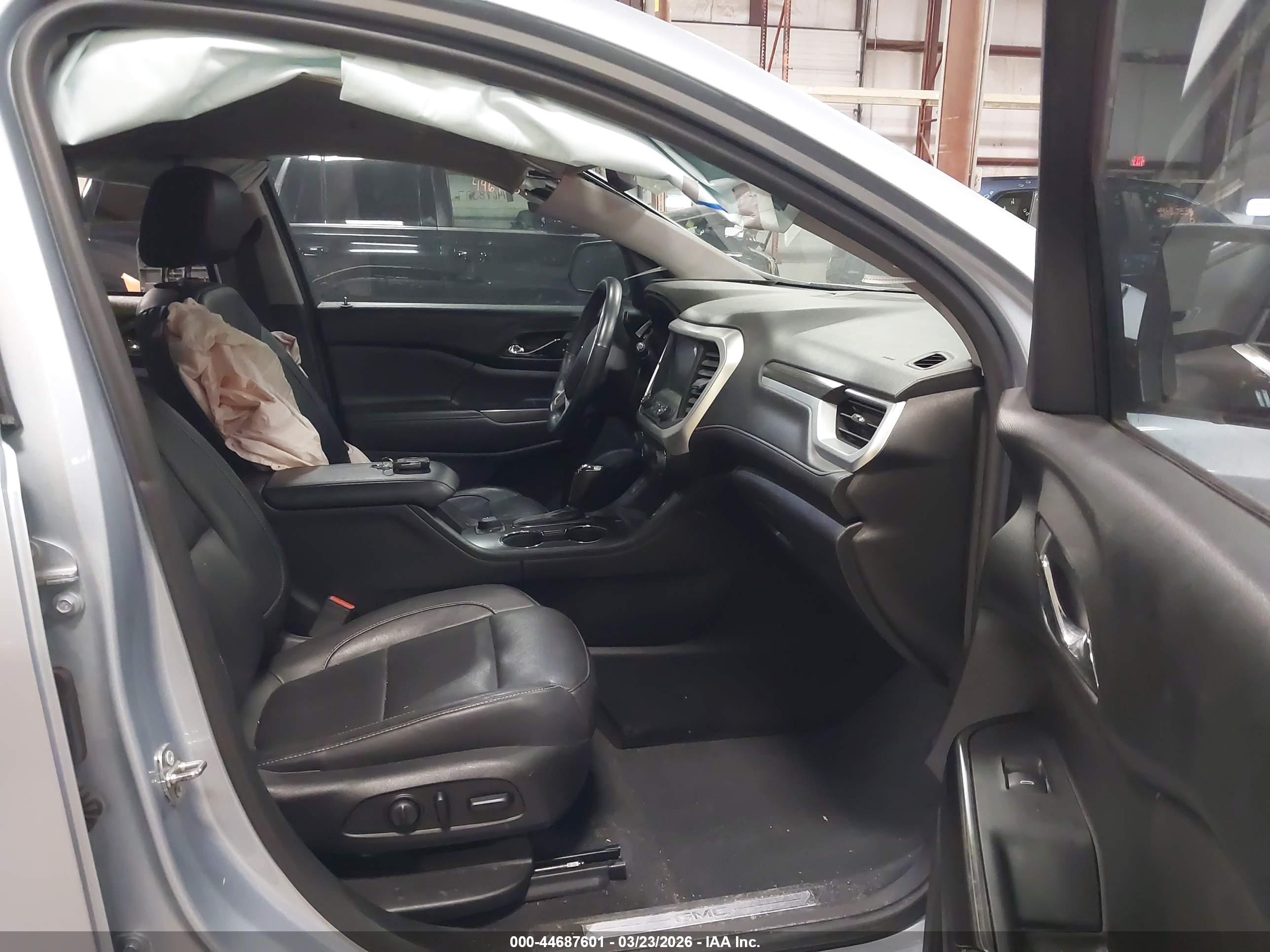 GMC ACADIA image 5