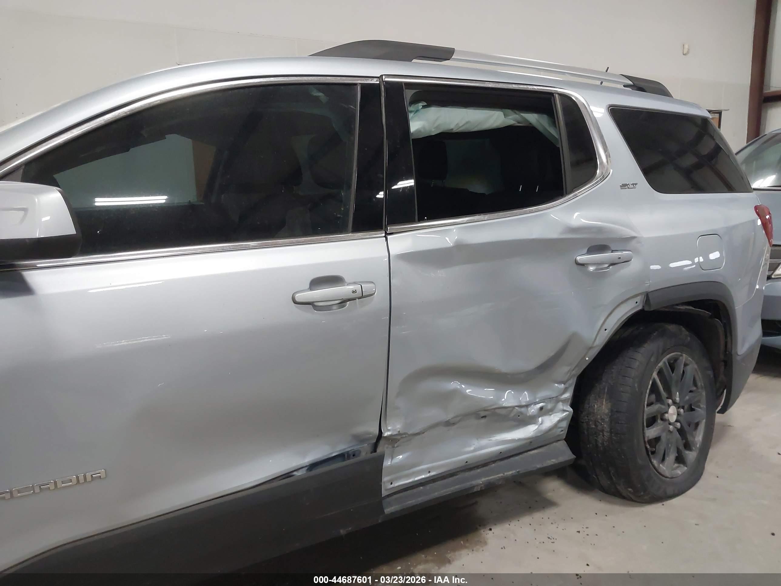GMC ACADIA image 6