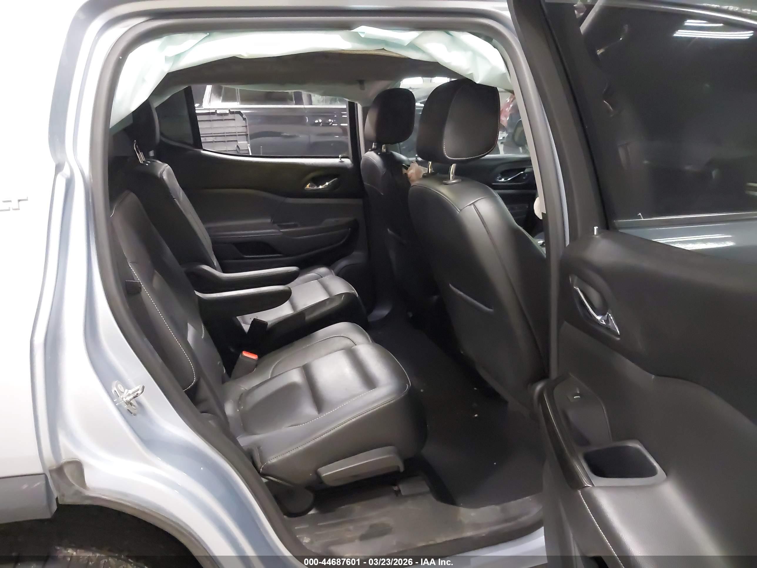 GMC ACADIA image 8