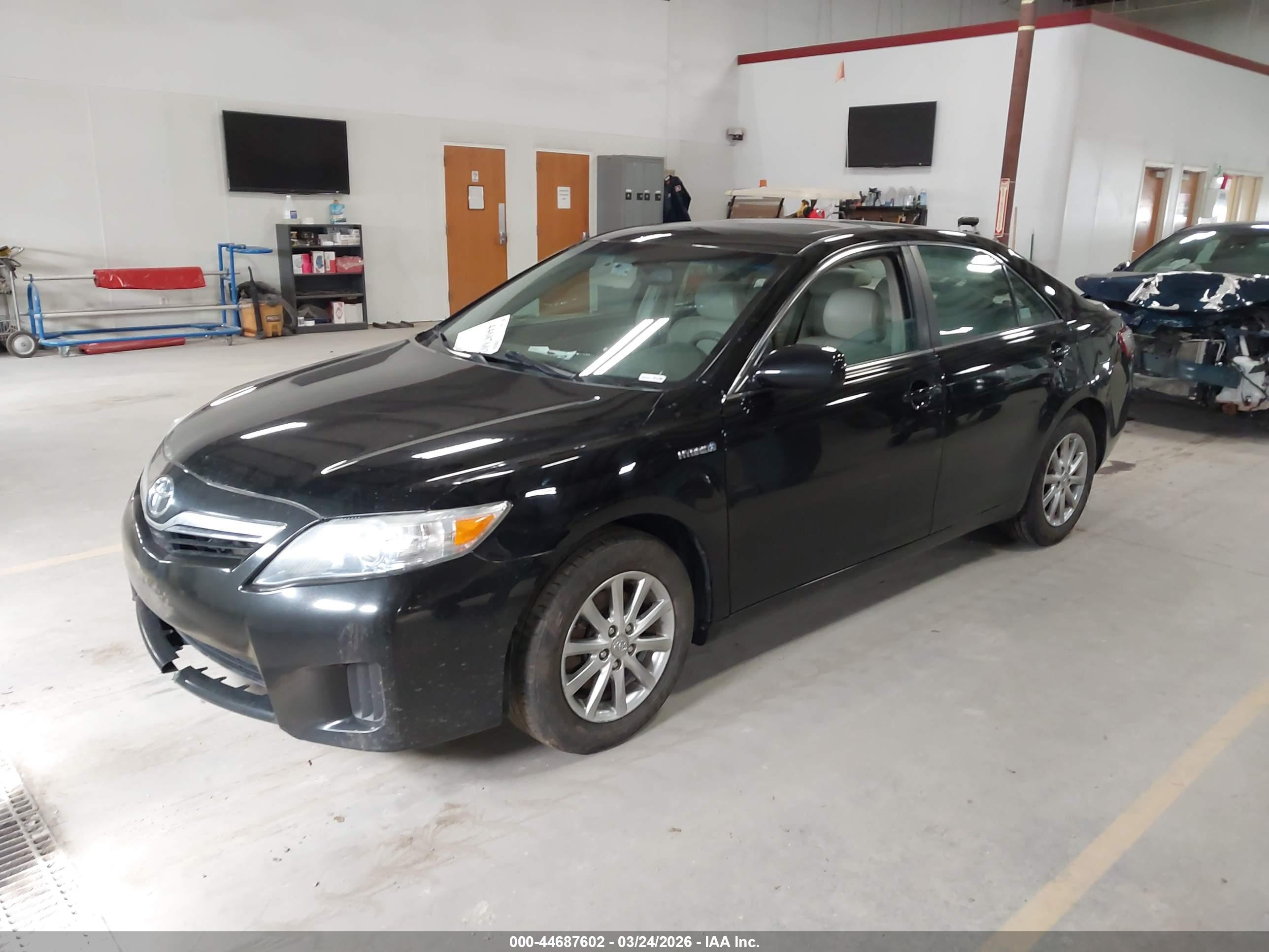 TOYOTA CAMRY image 2
