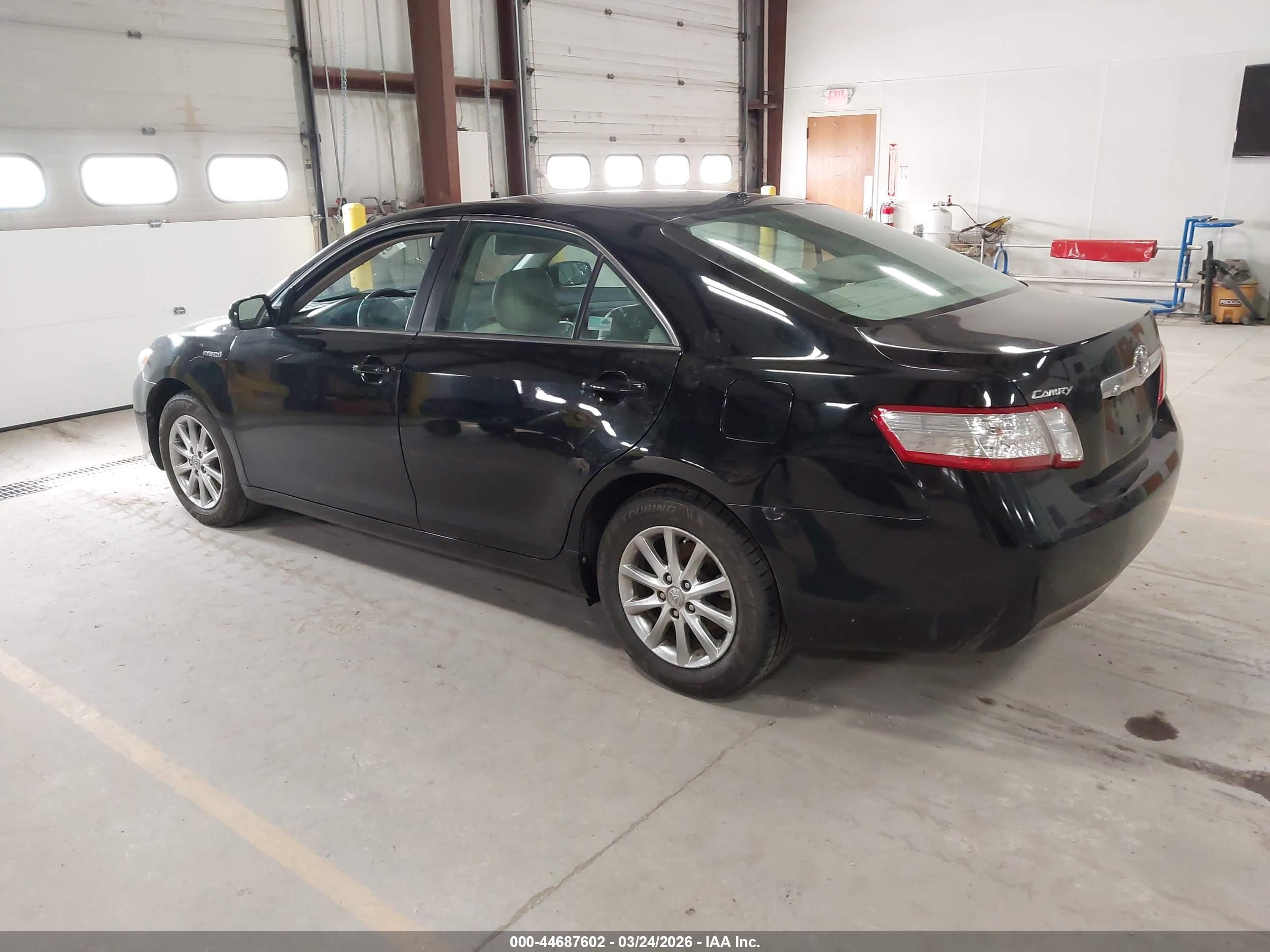 TOYOTA CAMRY image 3