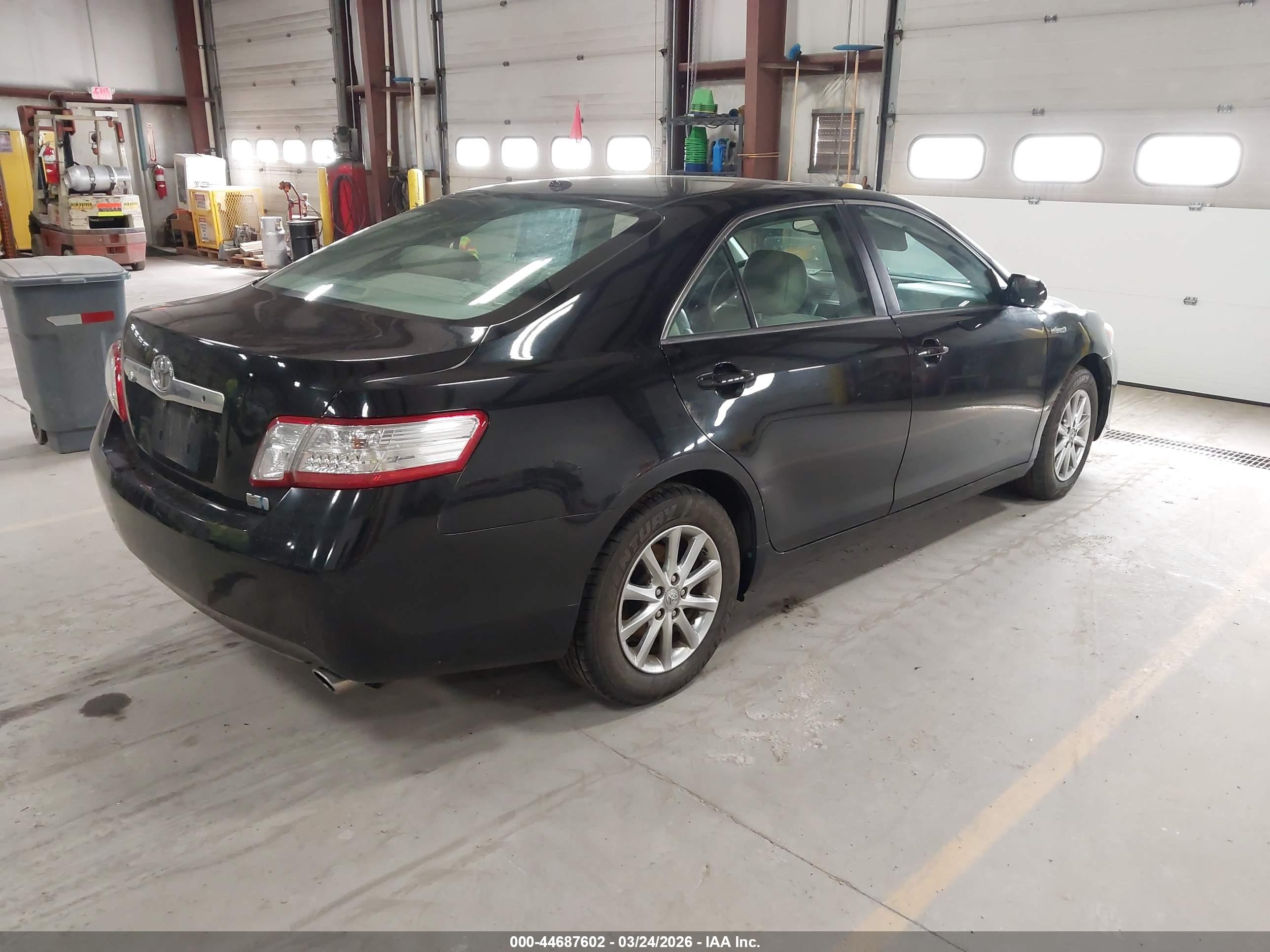 TOYOTA CAMRY image 4