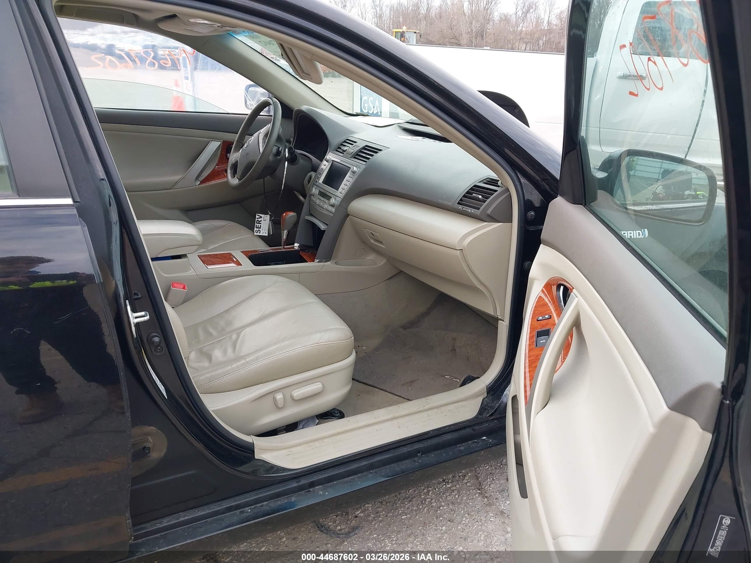 TOYOTA CAMRY image 5