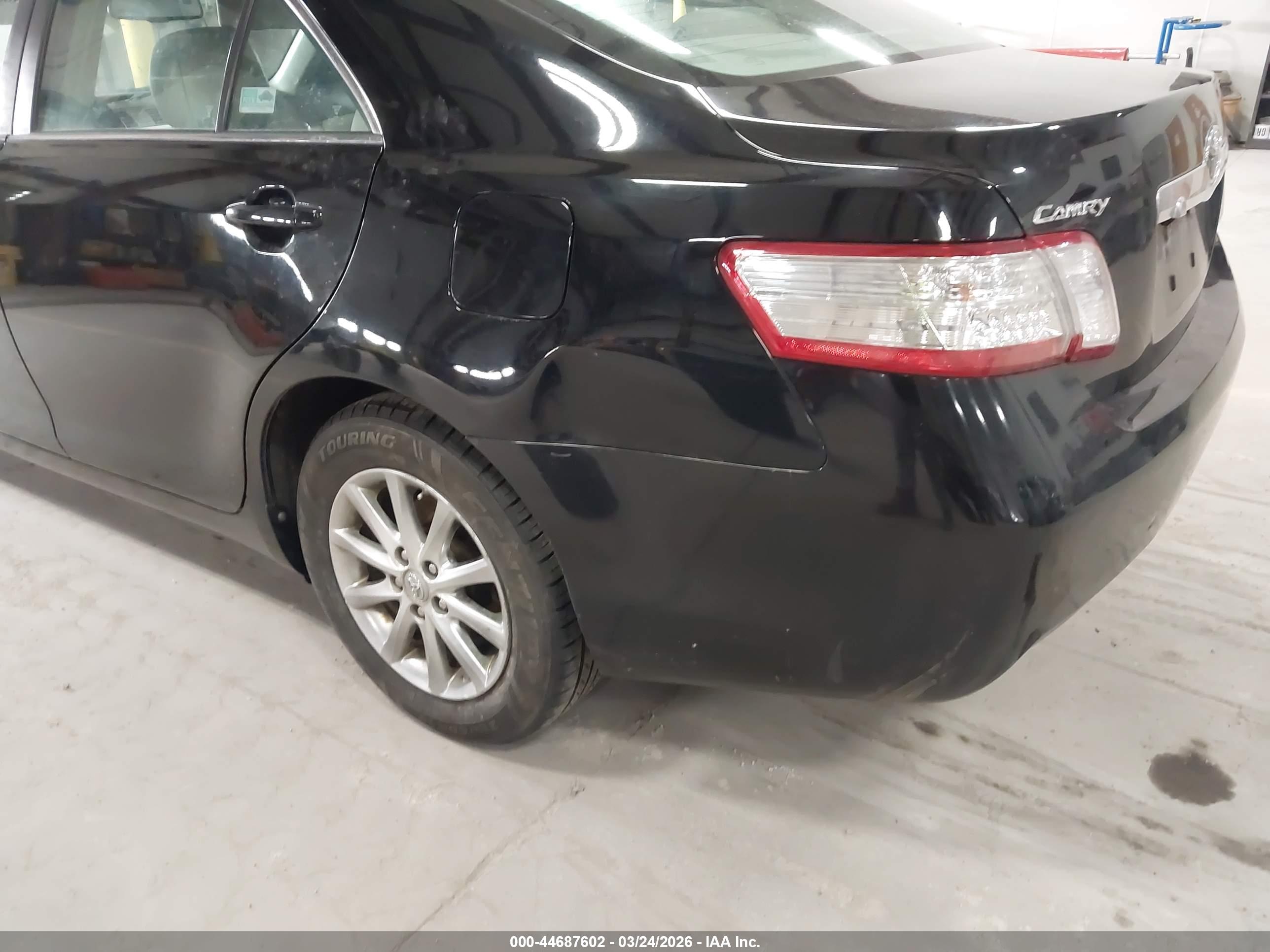 TOYOTA CAMRY image 6