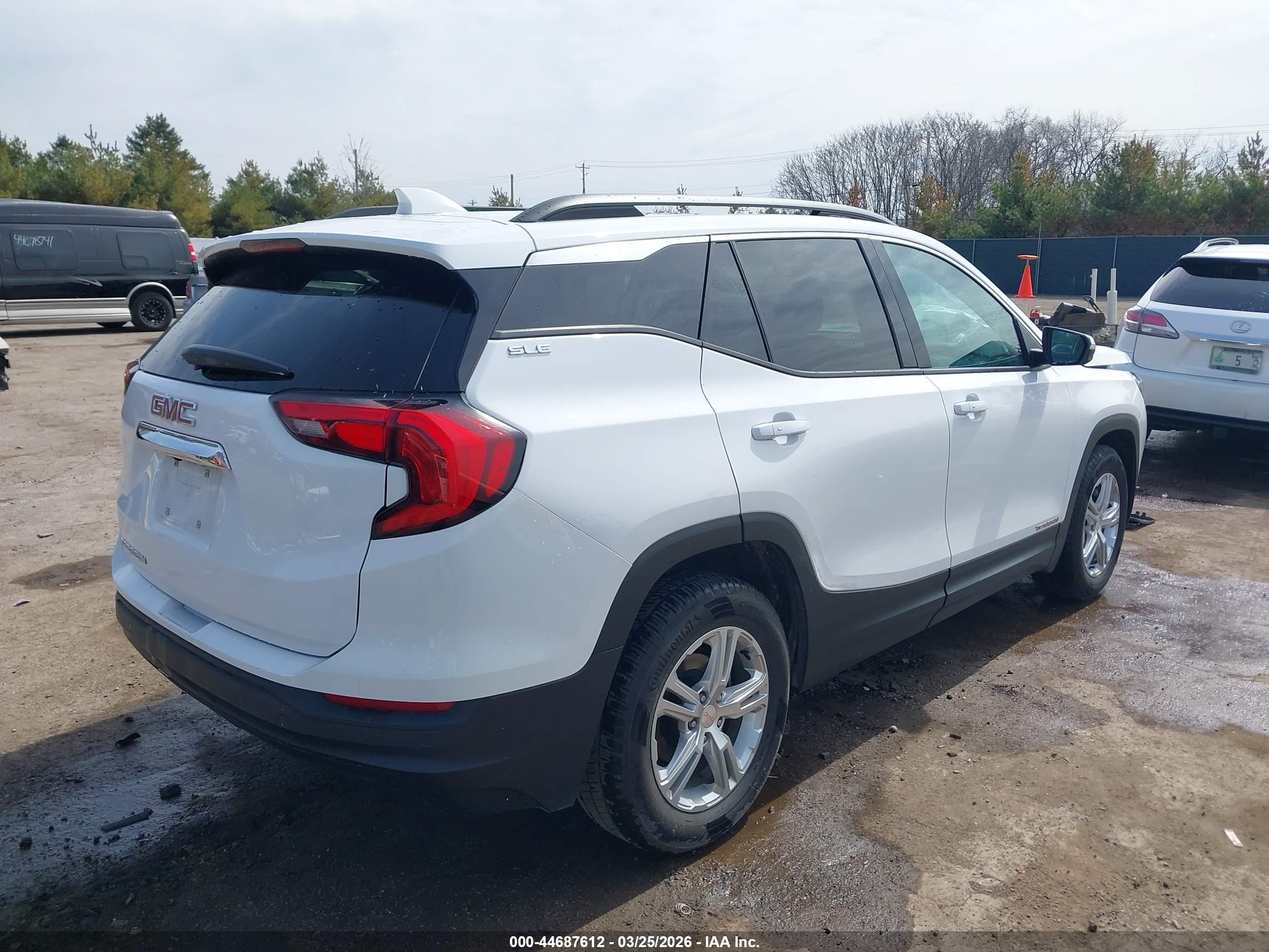 GMC TERRAIN image 4
