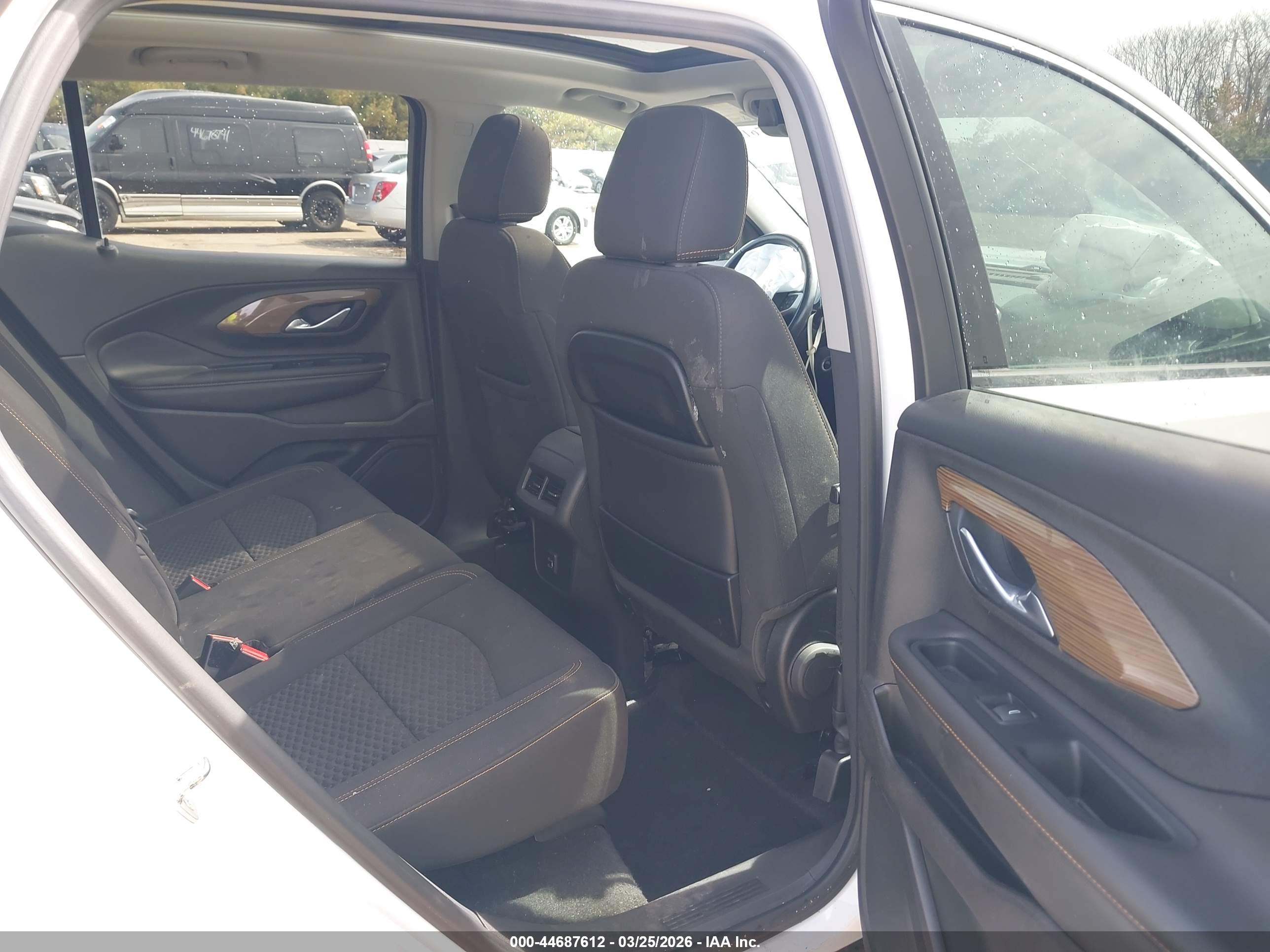 GMC TERRAIN image 8