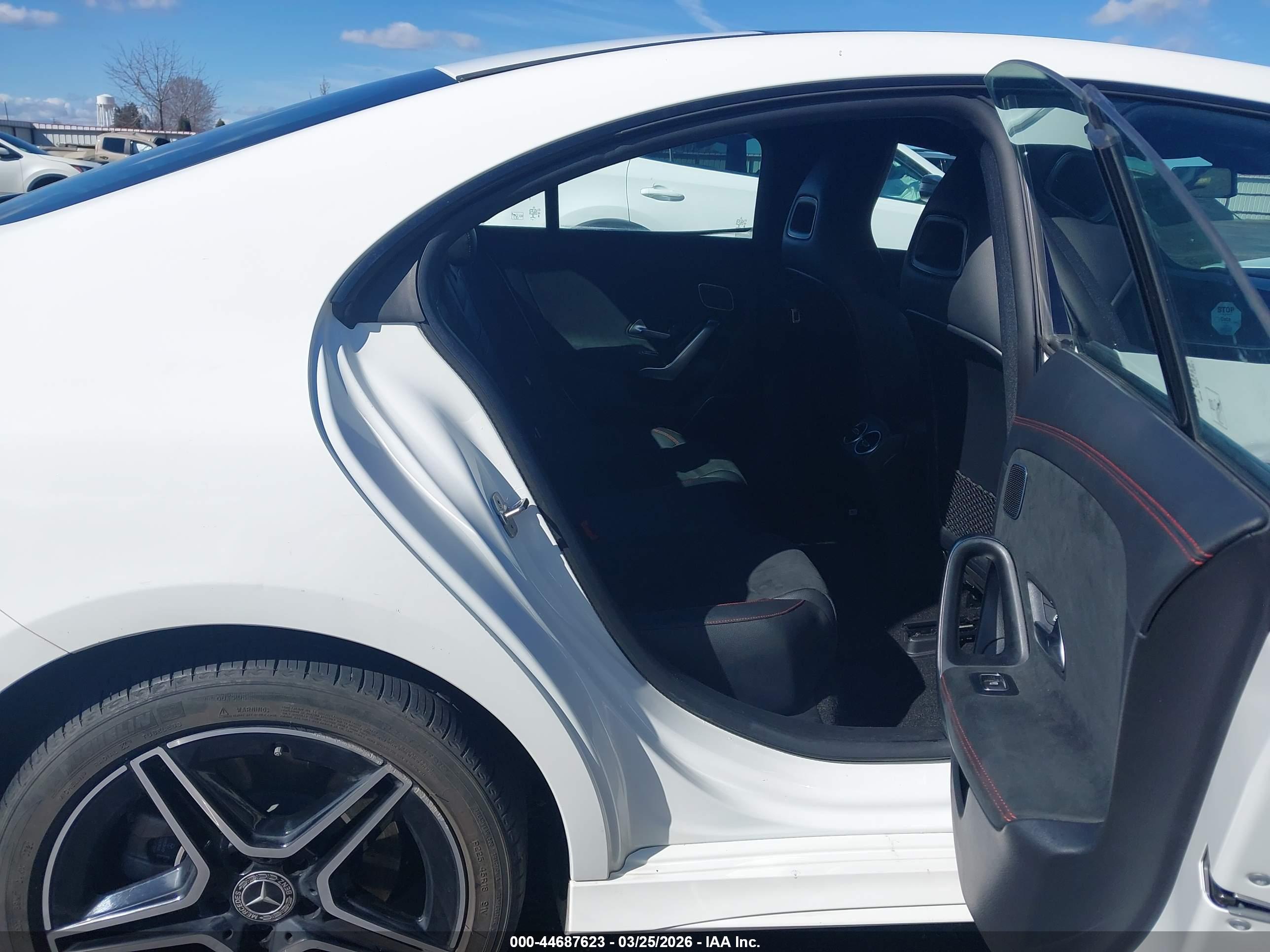 MERCEDES-BENZ CLA image 8