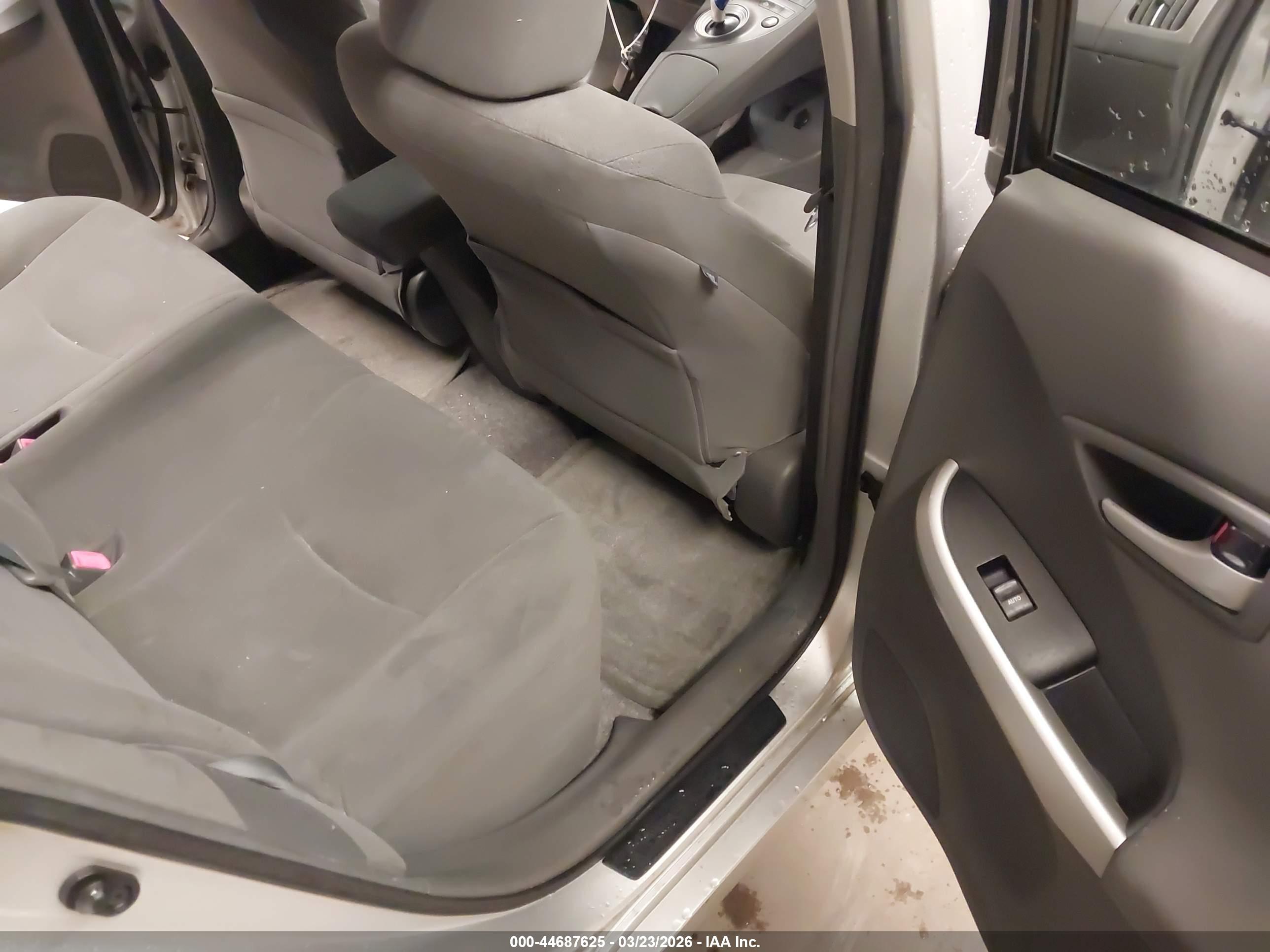 TOYOTA PRIUS image 8