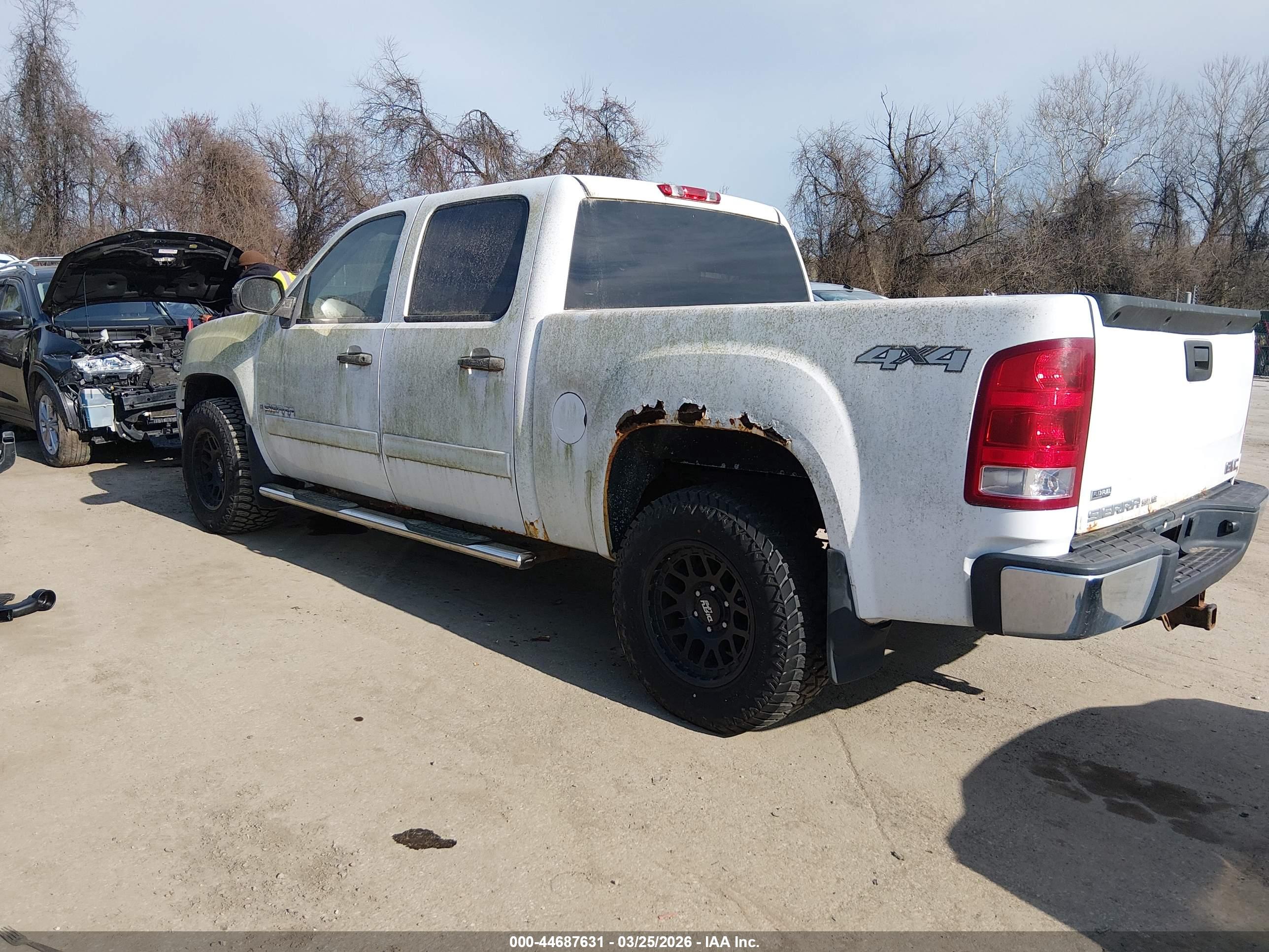 GMC SIERRA image 3