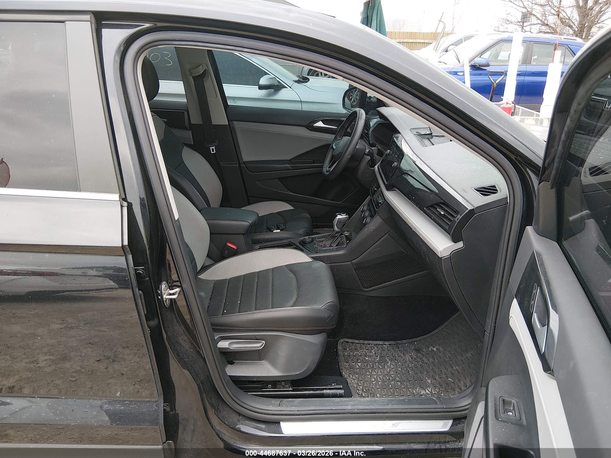 VOLKSWAGEN TAOS image 5