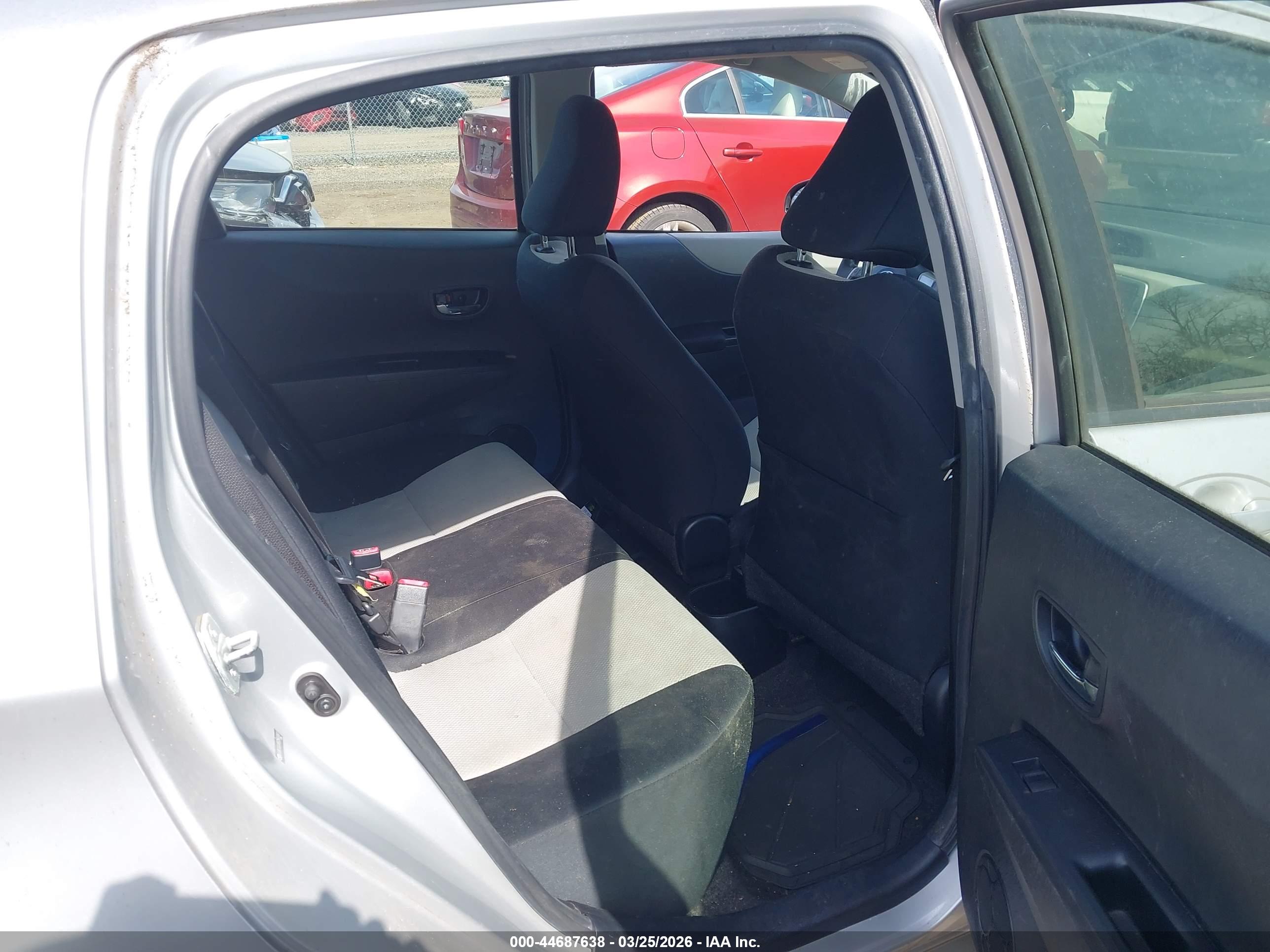 TOYOTA YARIS image 8