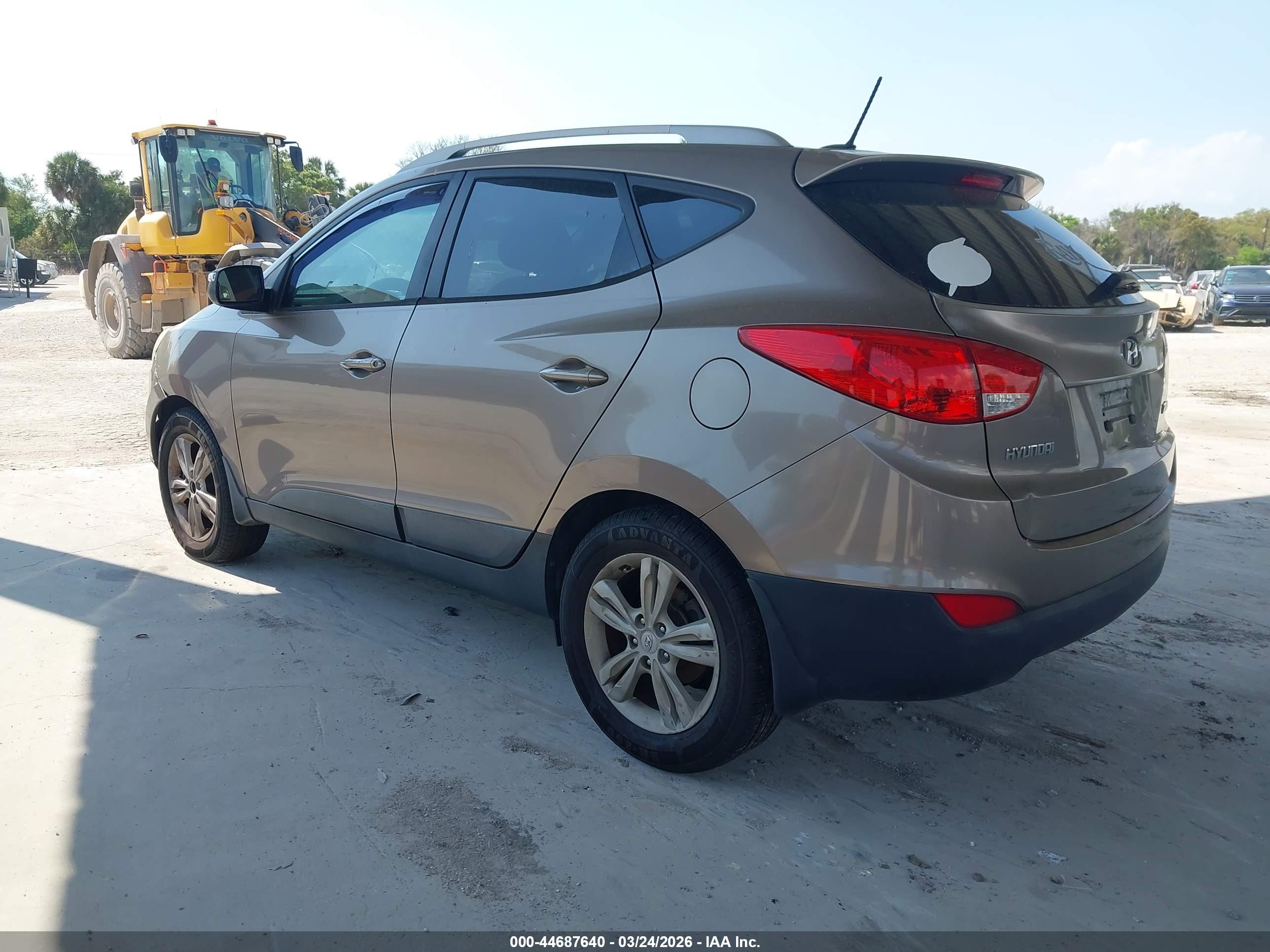 HYUNDAI TUCSON image 3
