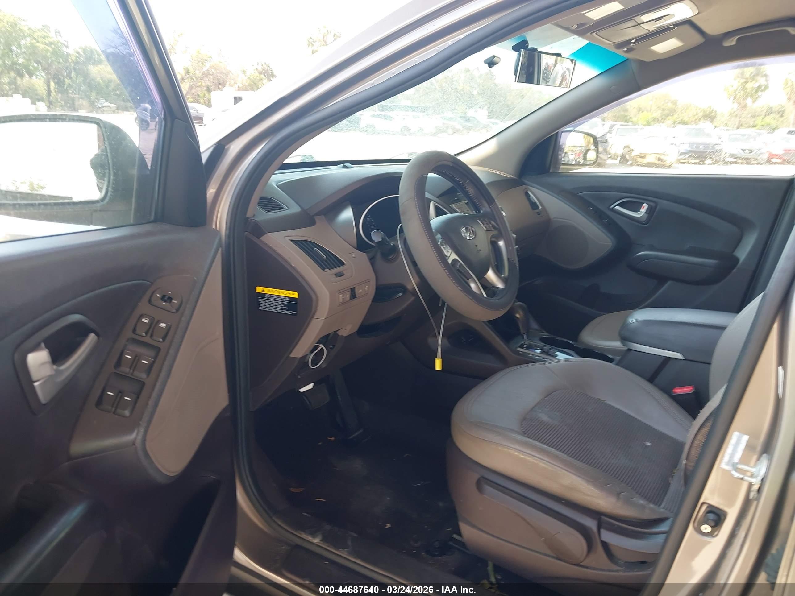 HYUNDAI TUCSON image 5