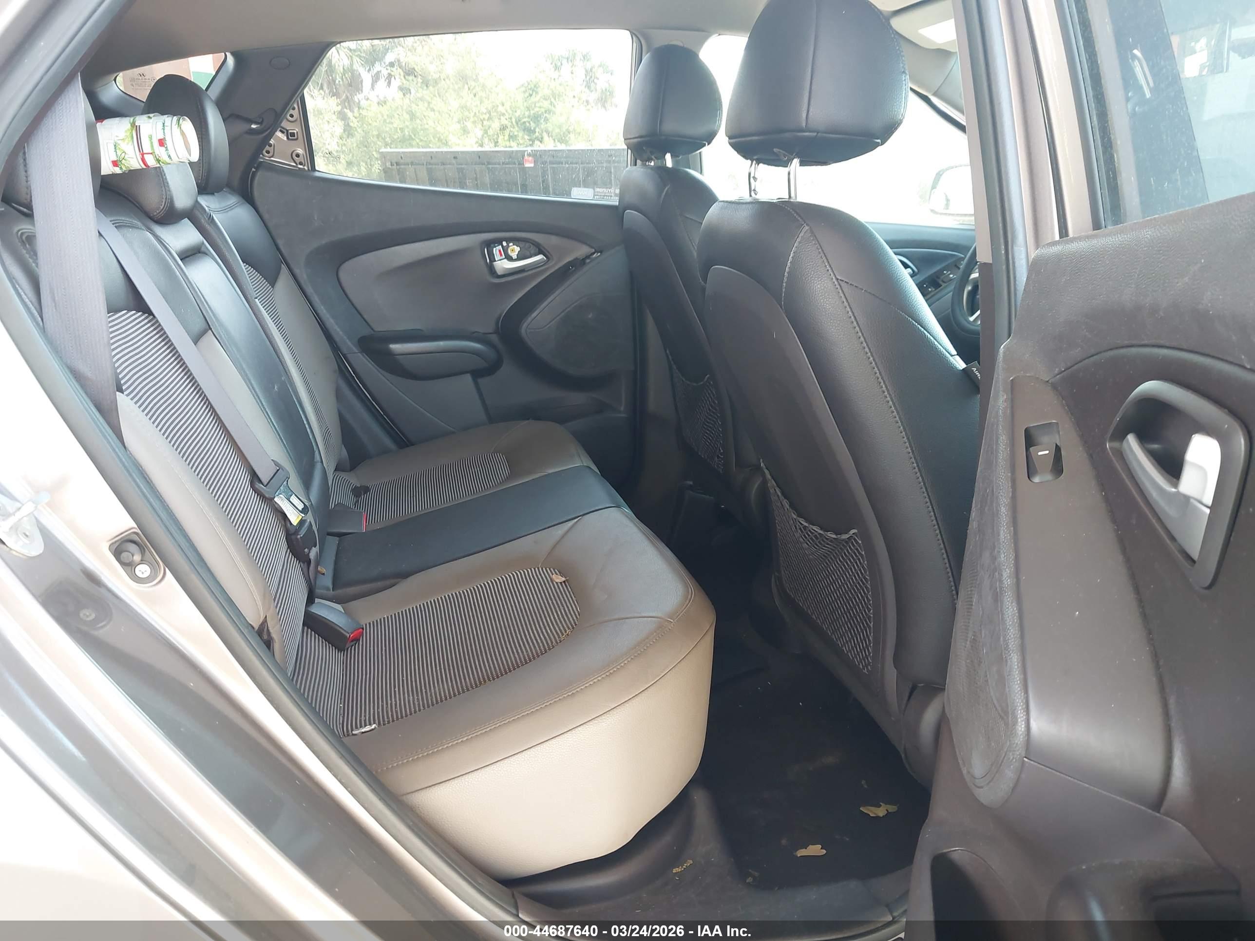HYUNDAI TUCSON image 8