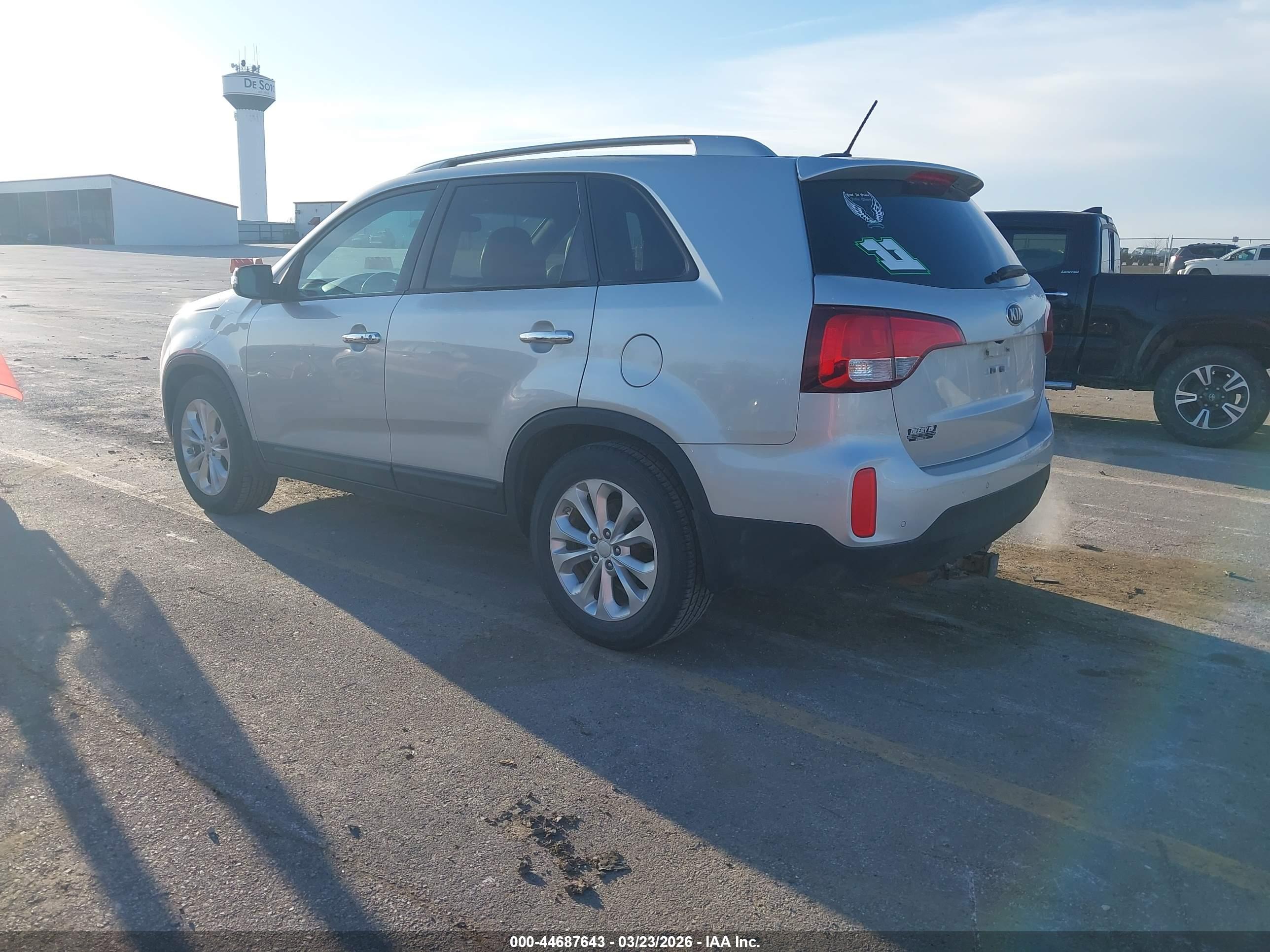 KIA SORENTO image 3