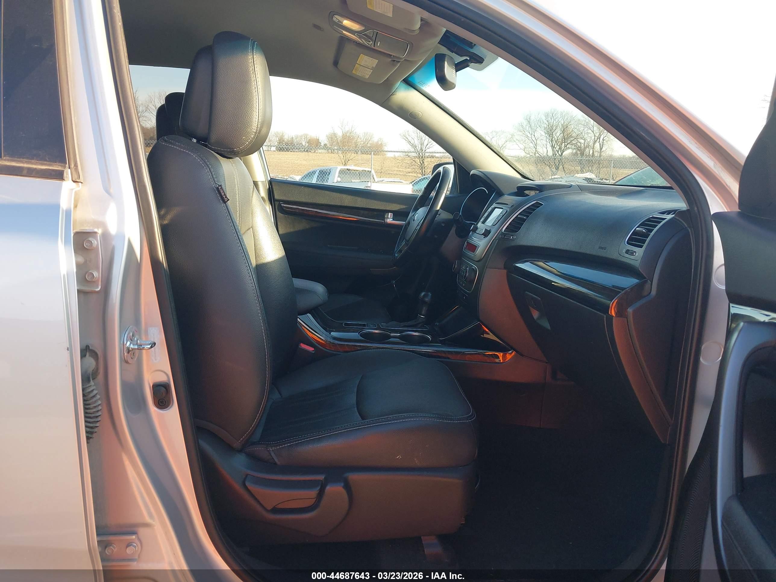 KIA SORENTO image 5