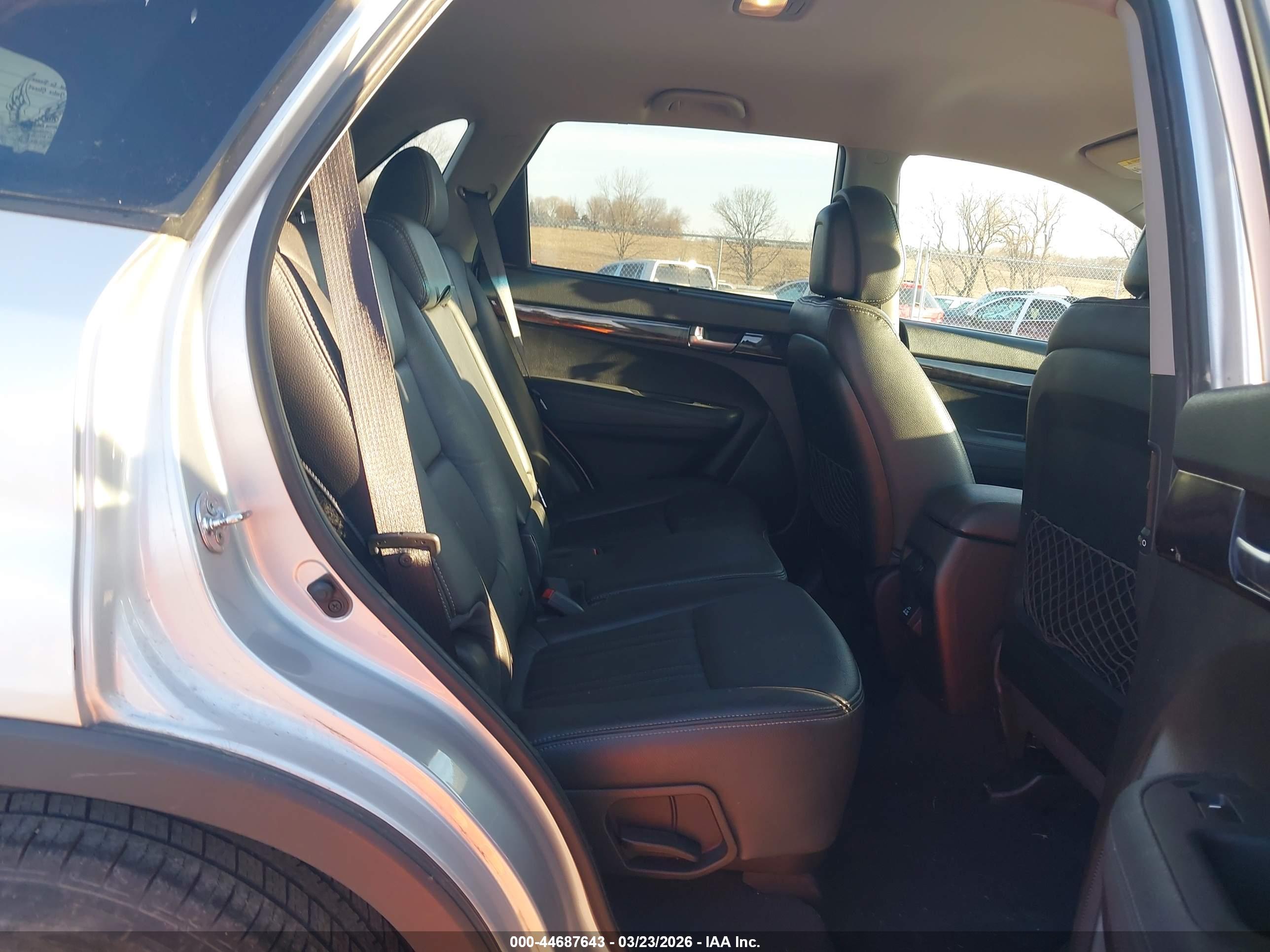KIA SORENTO image 8