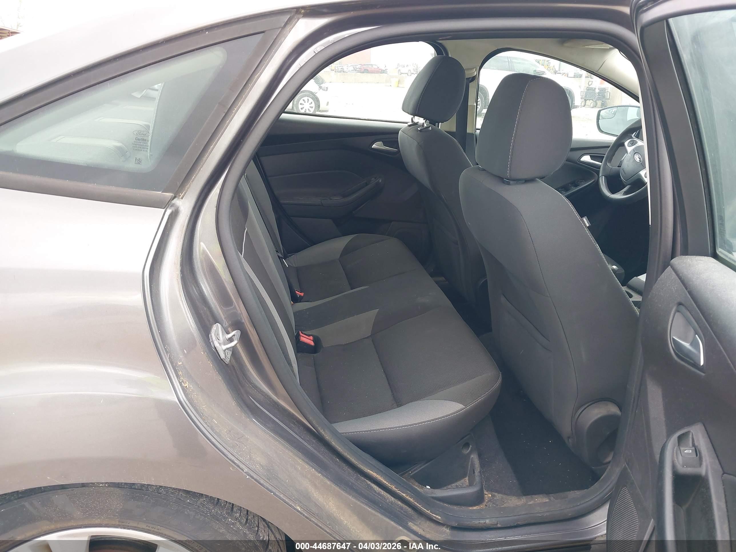 FORD FOCUS image 8